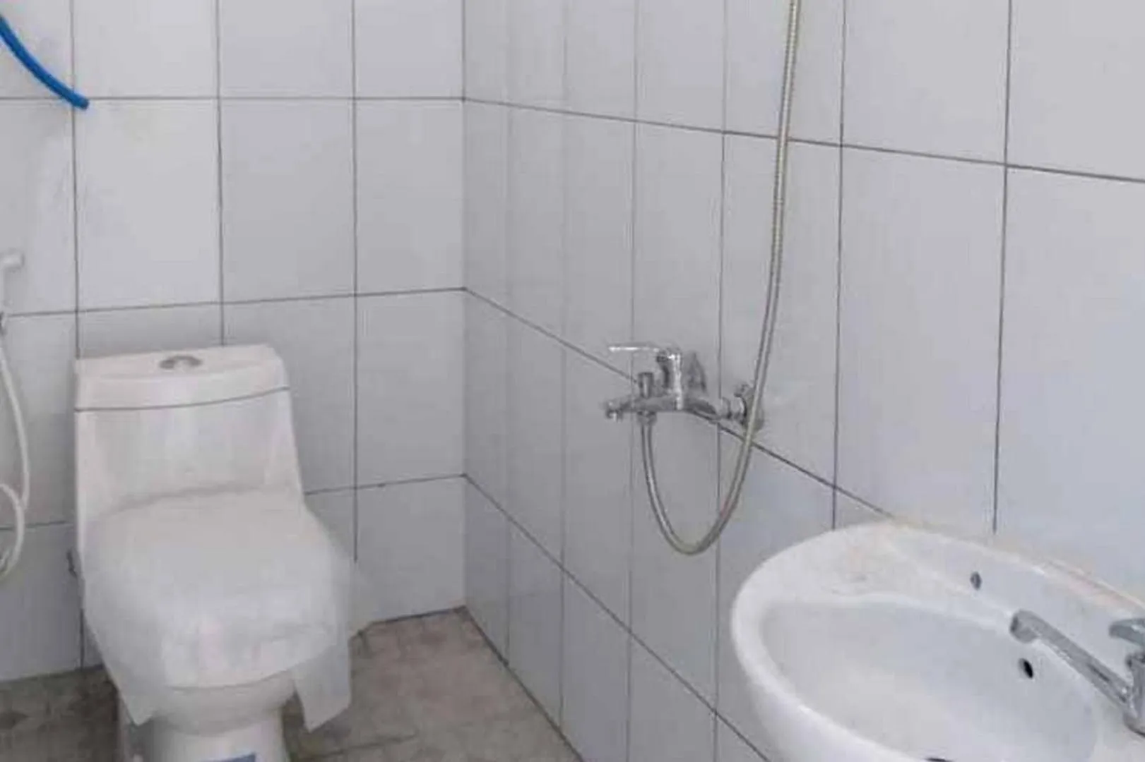 Bathroom in RedDoorz near Alun Alun Magetan