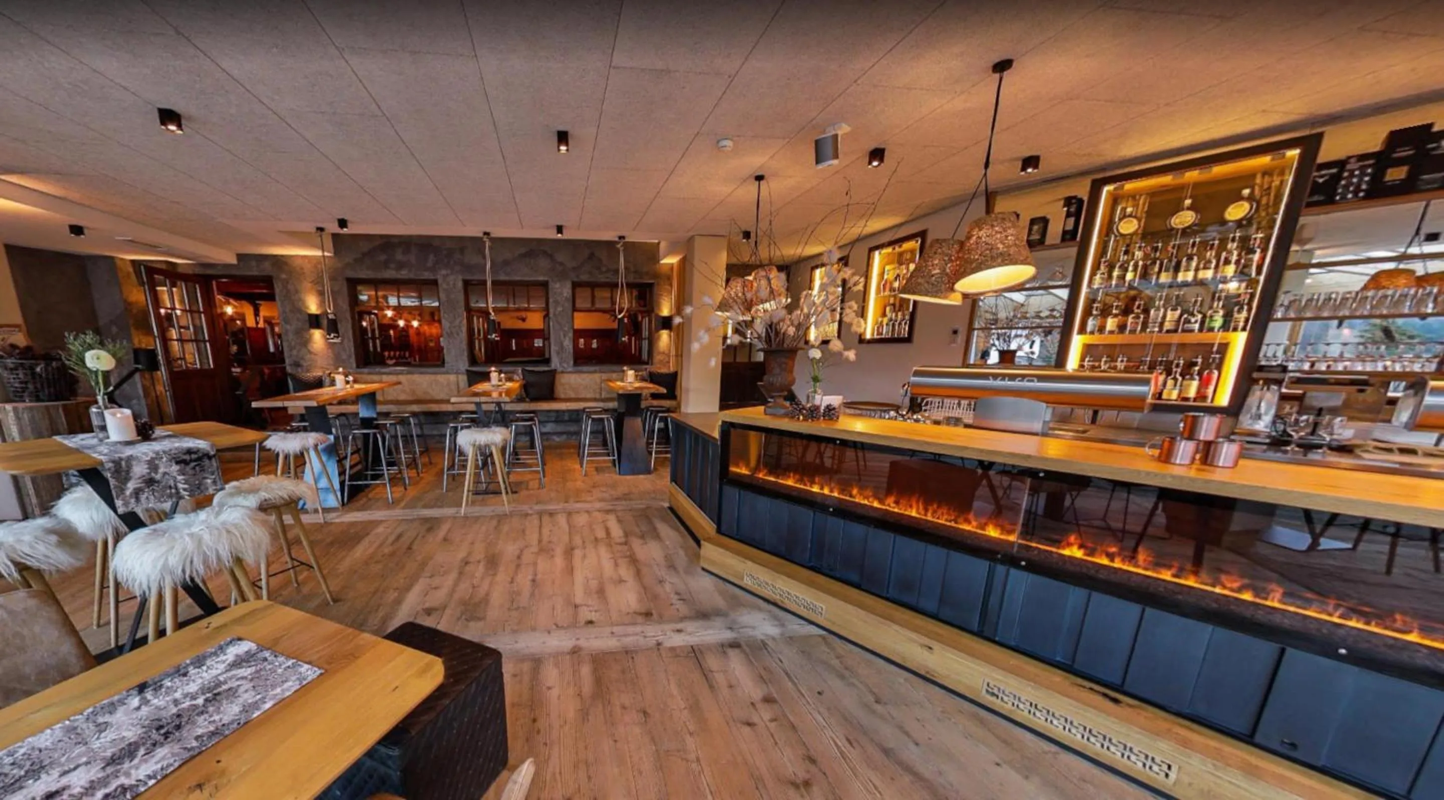 Lounge or bar in Feuriger Tatzlwurm Berghotel & Spa, BW Signature Collection