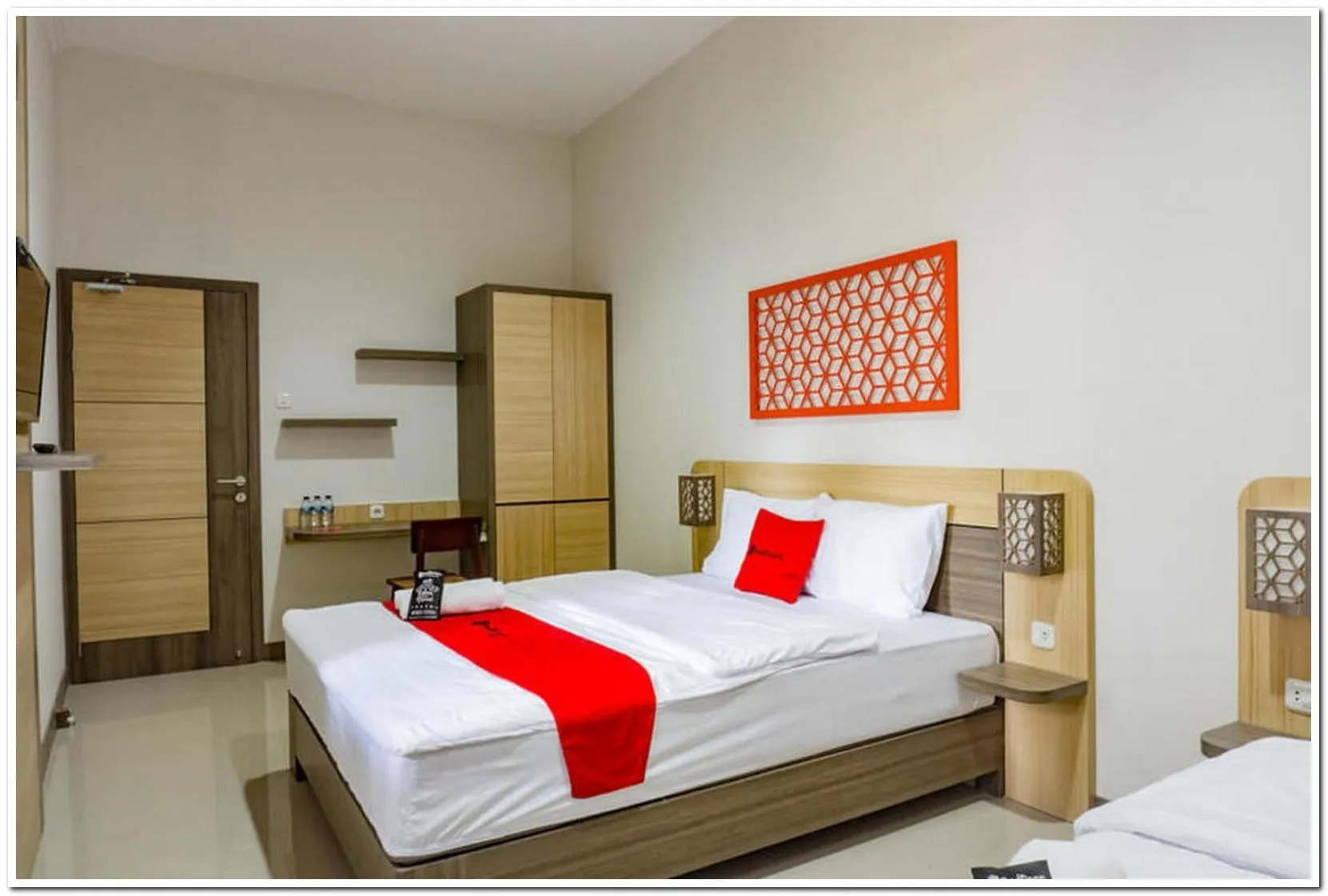 Bed in RedDoorz near Jogja City Mall 4