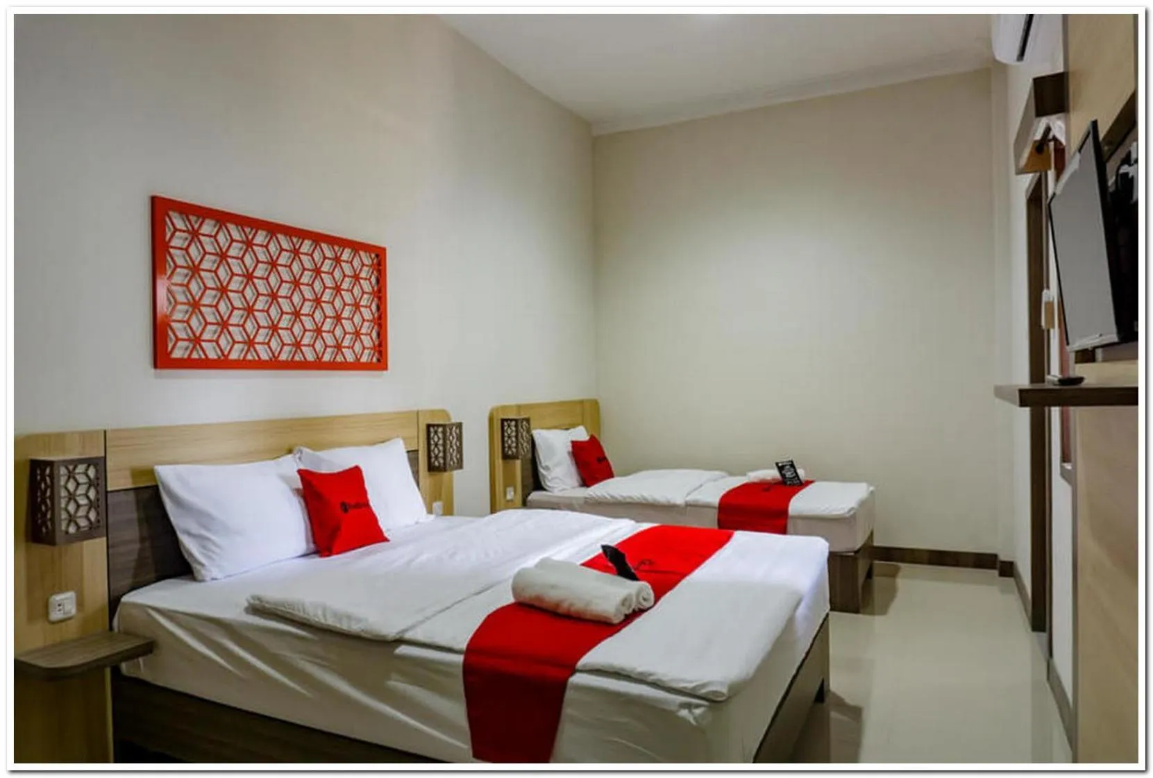 Bed in RedDoorz near Jogja City Mall 4