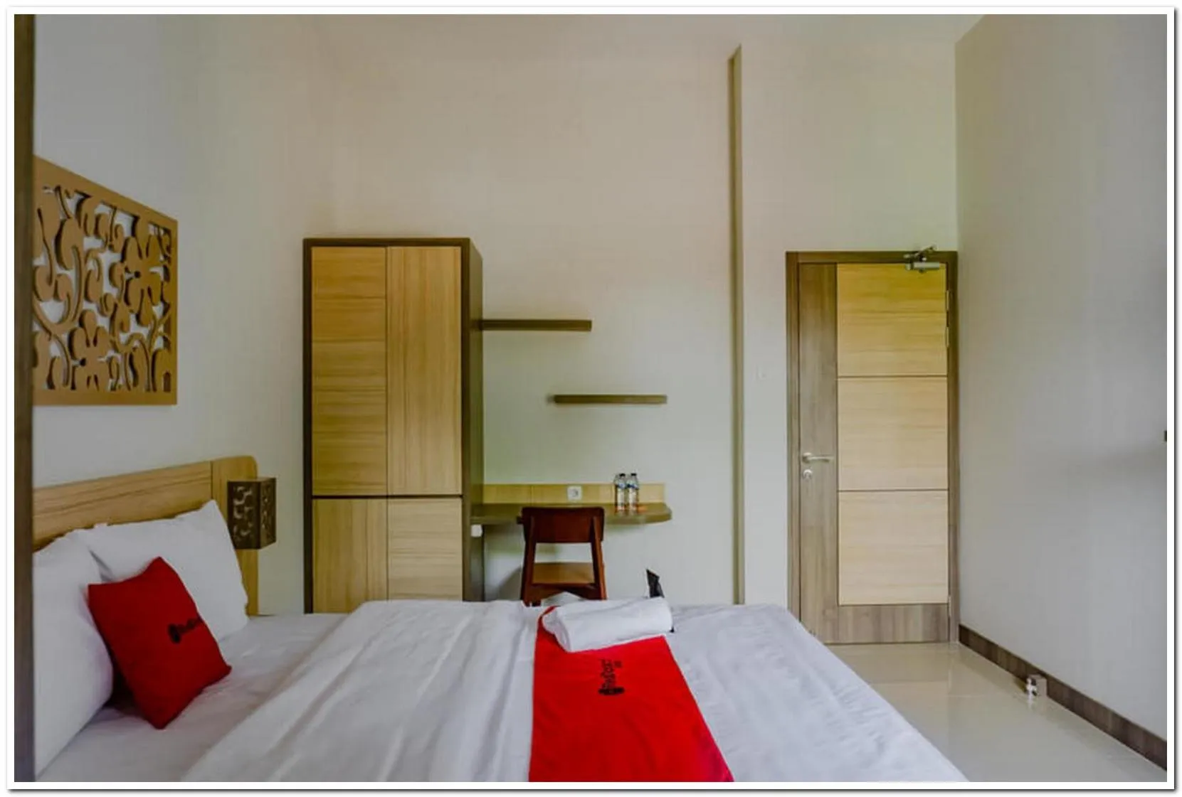 Bed in RedDoorz near Jogja City Mall 4