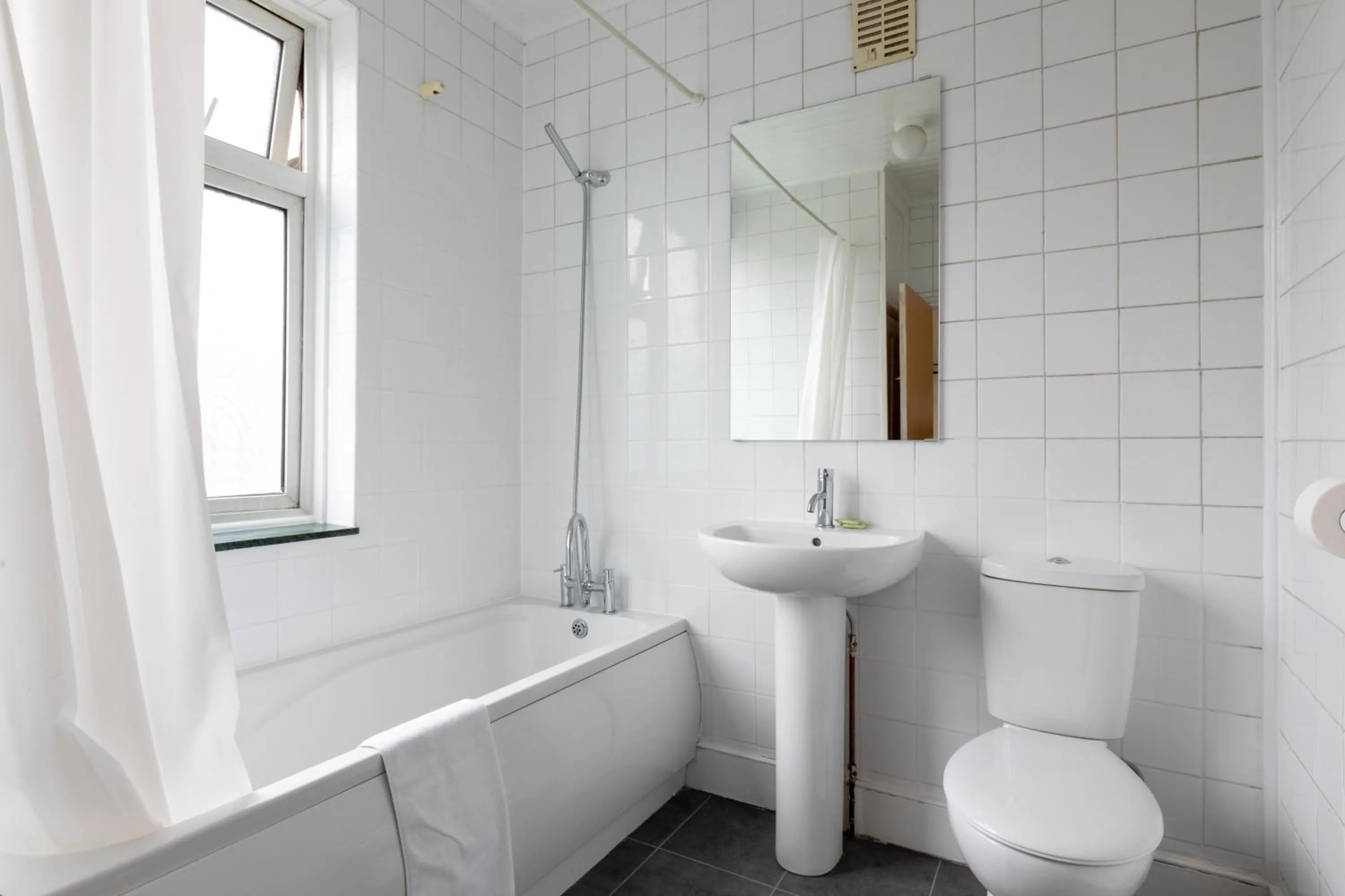 Bathroom in Euro Hotel Harrow