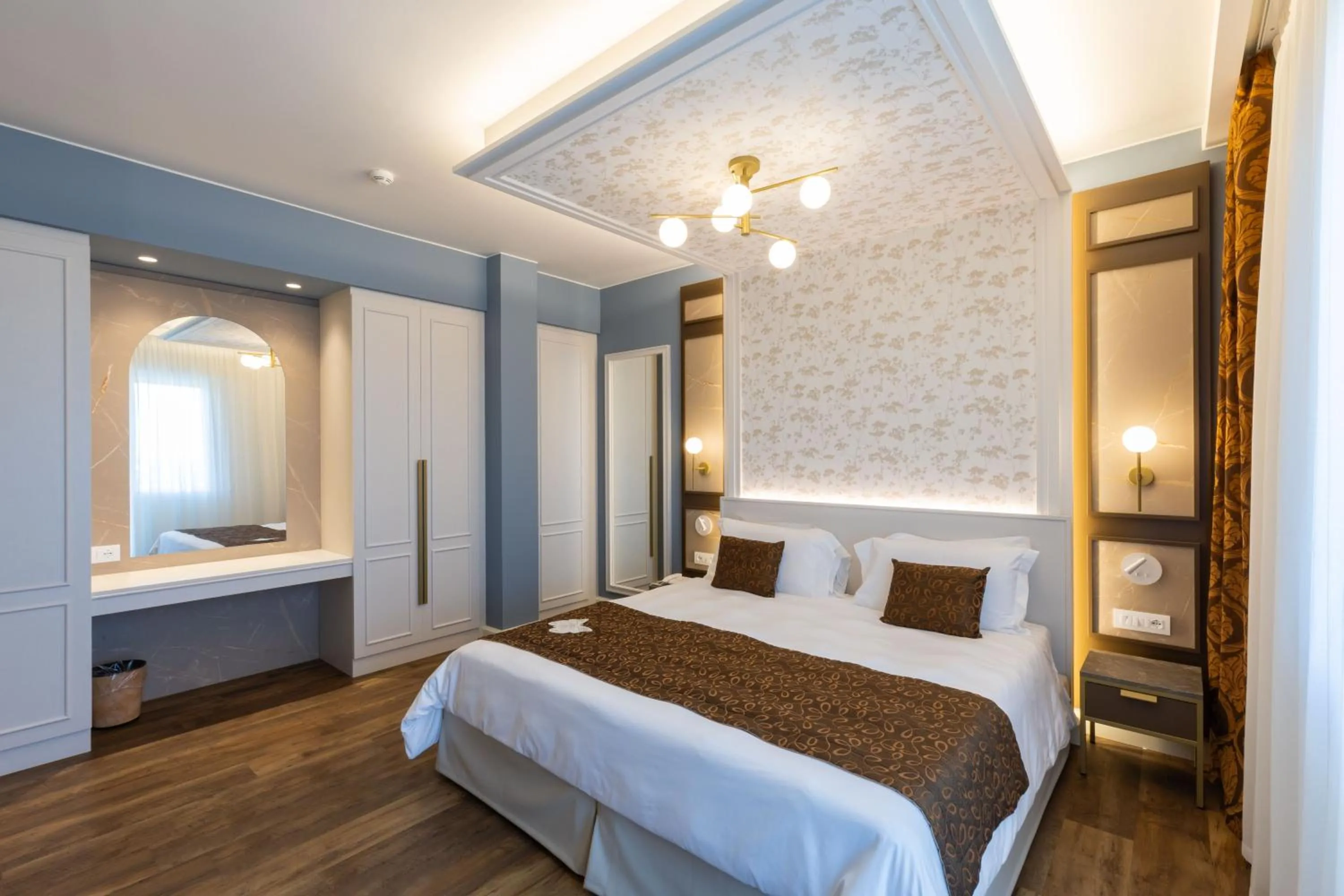 Bed in Tritone LUXURY HOTEL THERMAE & SPA