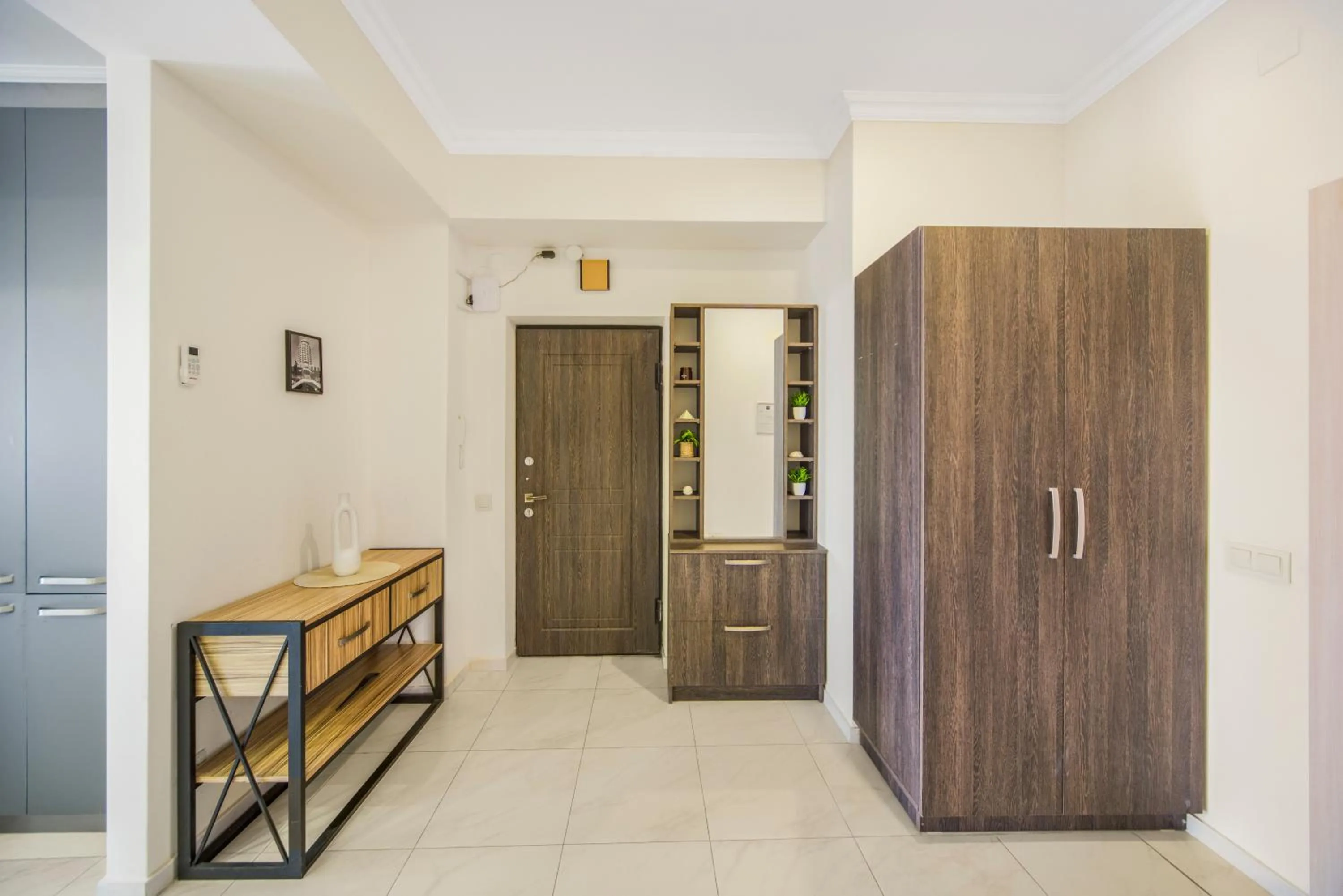 wardrobe in Apart-hotel on Koghbatsi 16