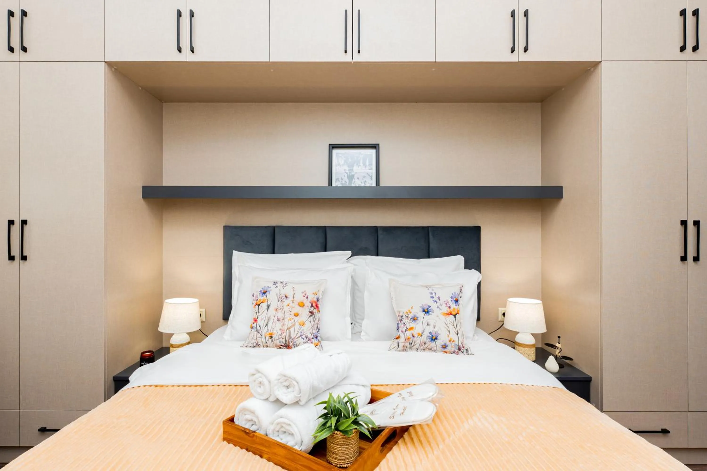 Bedroom, Bed in Apart-hotel on Koghbatsi 16