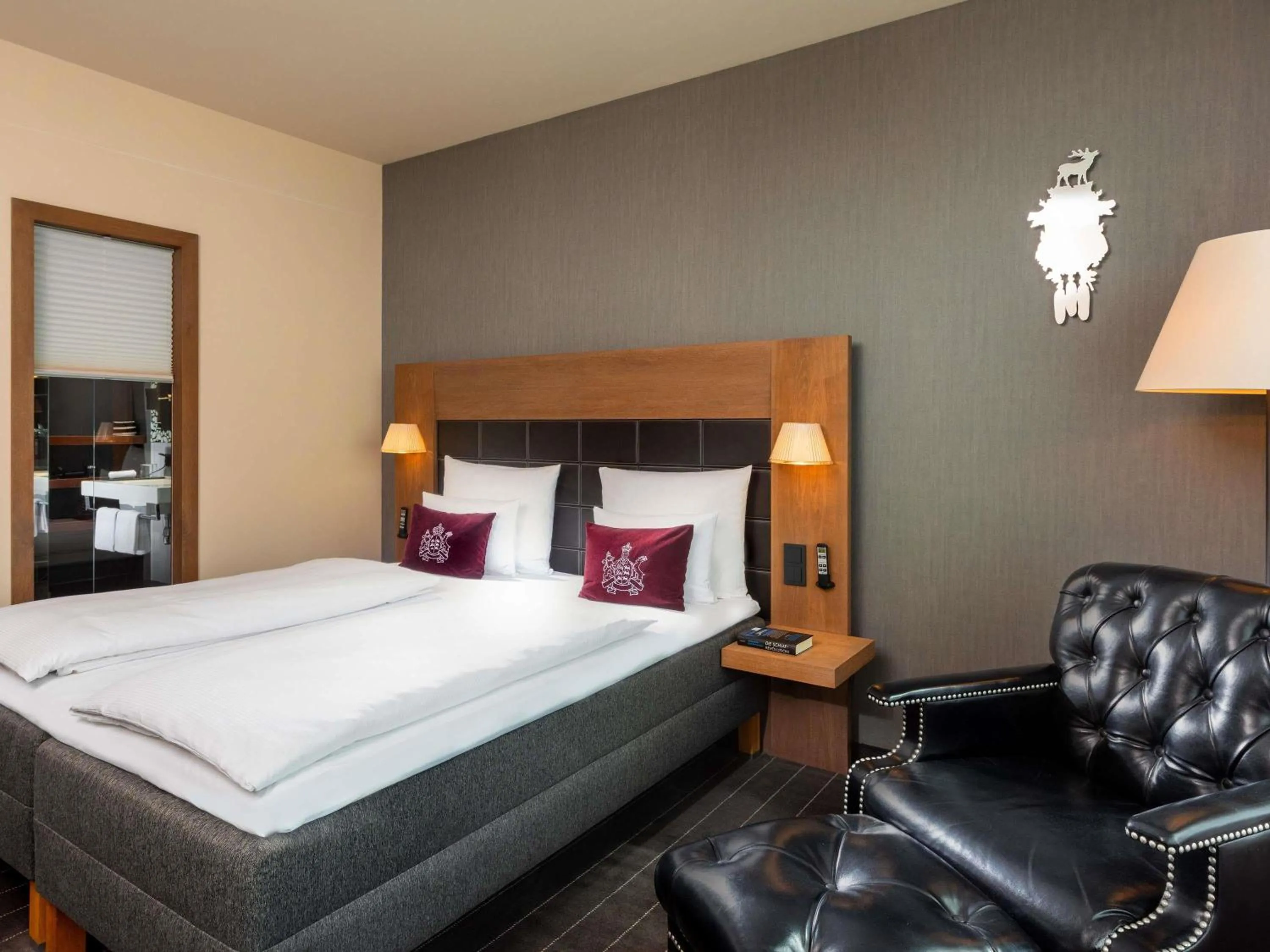 Bedroom, Bed in Mövenpick Hotel Stuttgart Airport