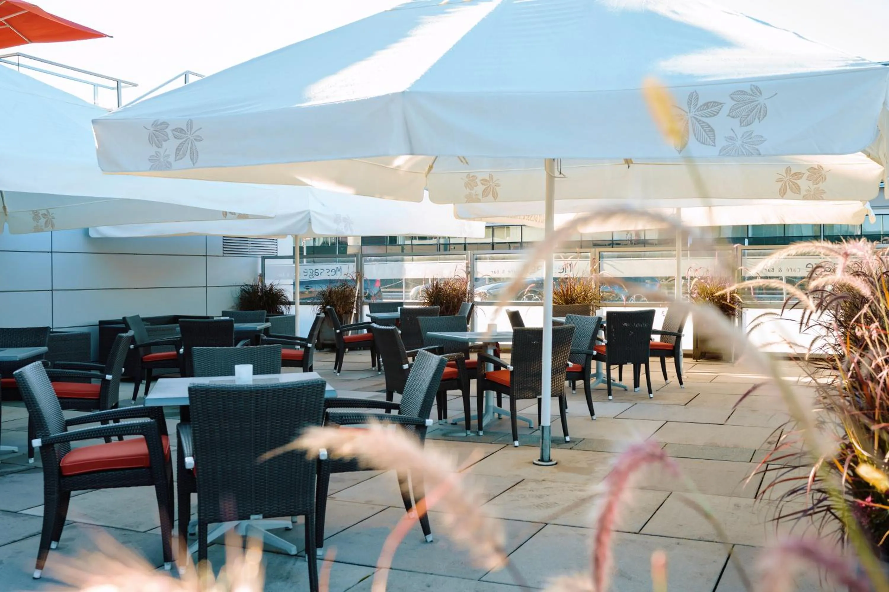 Lounge or bar in Mövenpick Hotel Stuttgart Airport