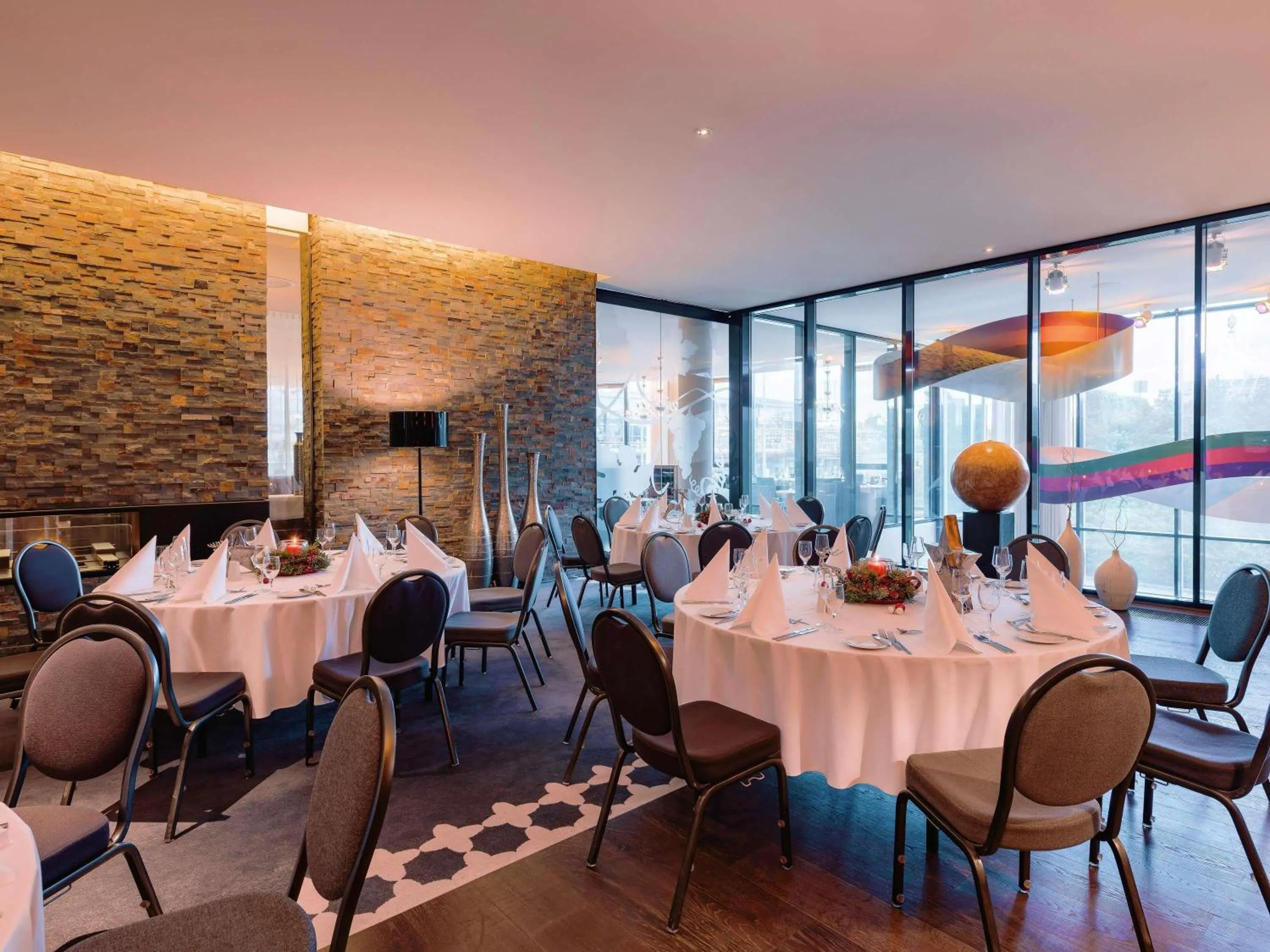 Restaurant/places to eat in Mövenpick Hotel Stuttgart Airport