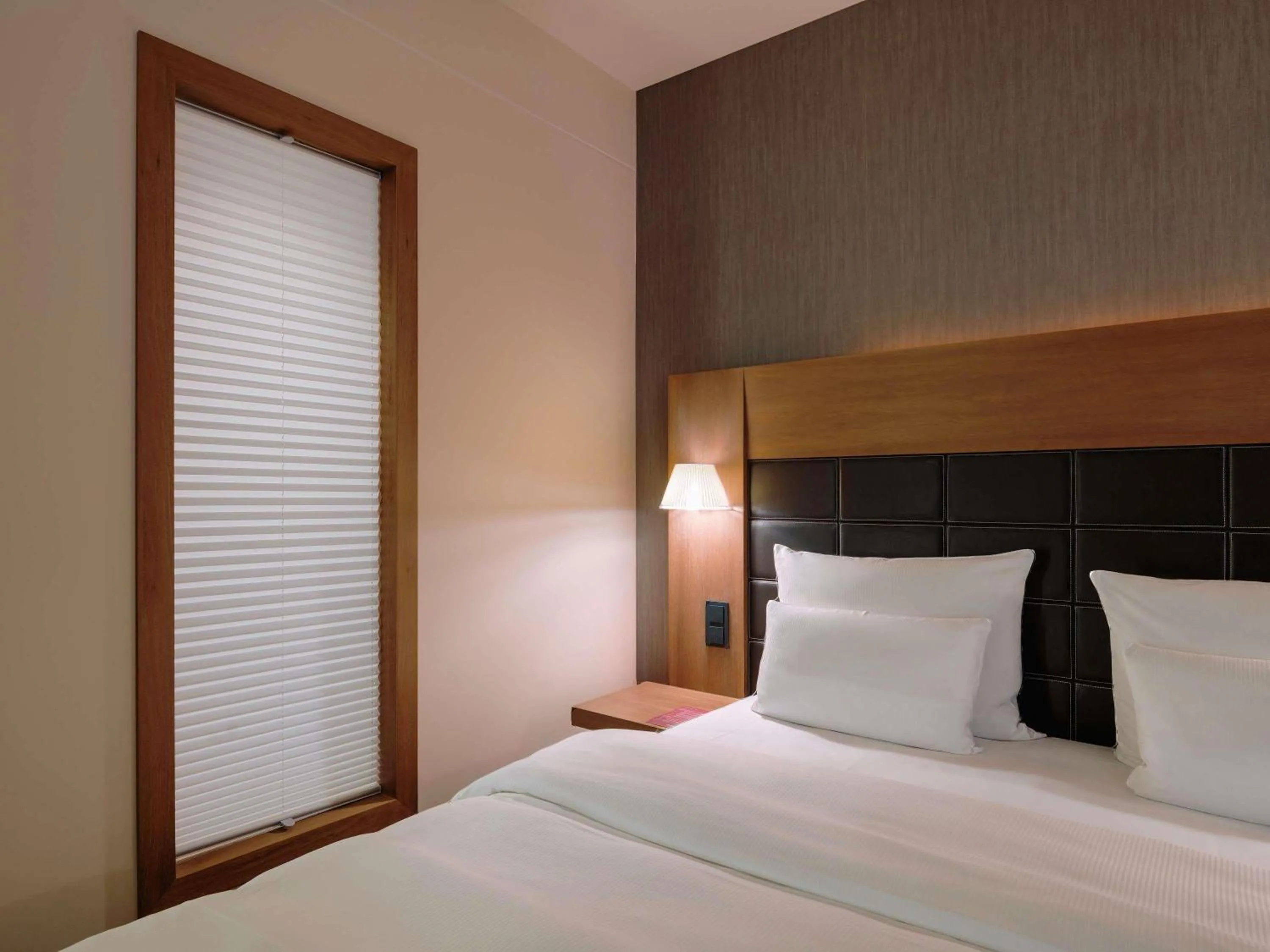 Bedroom, Bed in Mövenpick Hotel Stuttgart Airport