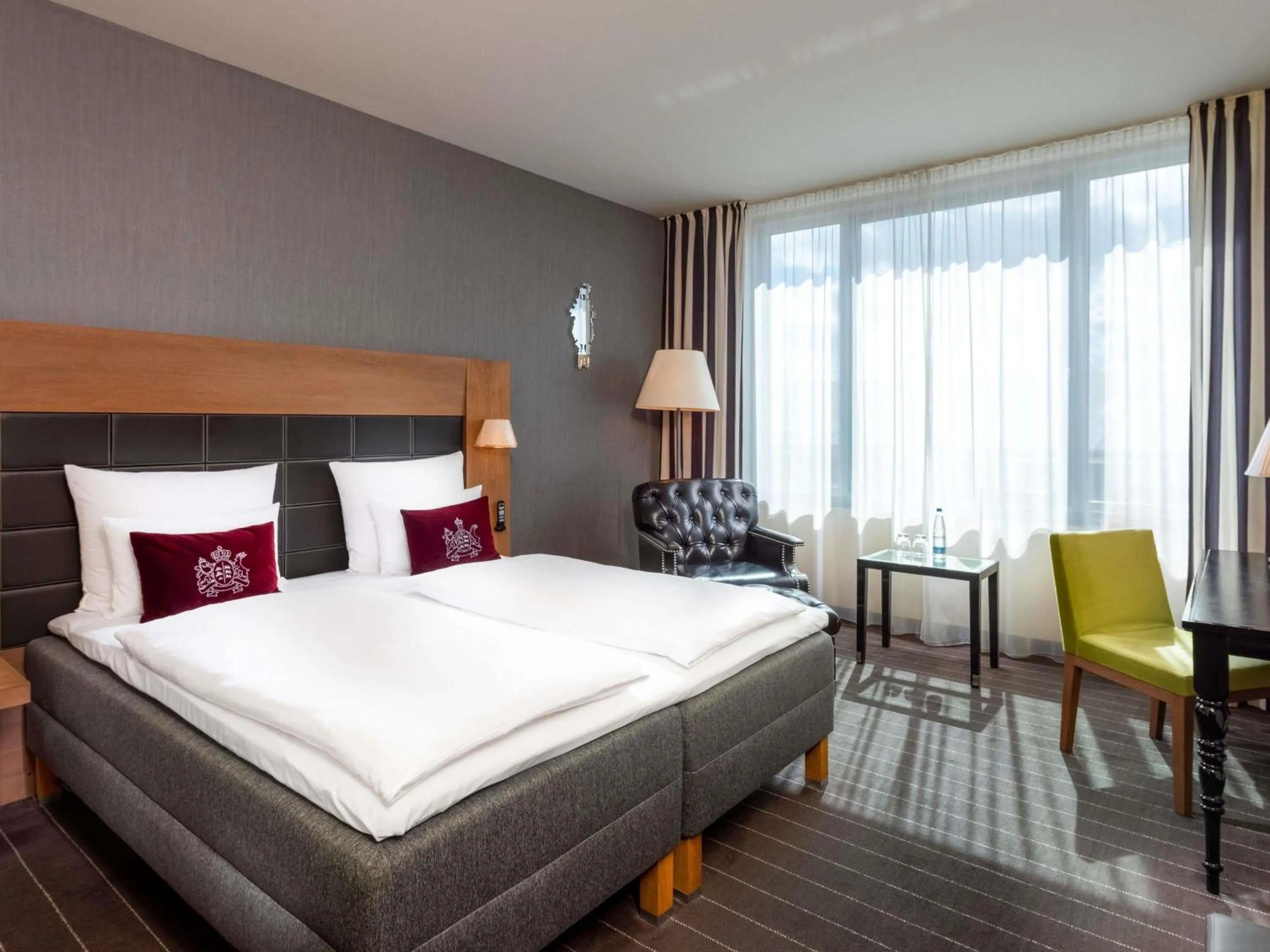 Bedroom, Bed in Mövenpick Hotel Stuttgart Airport