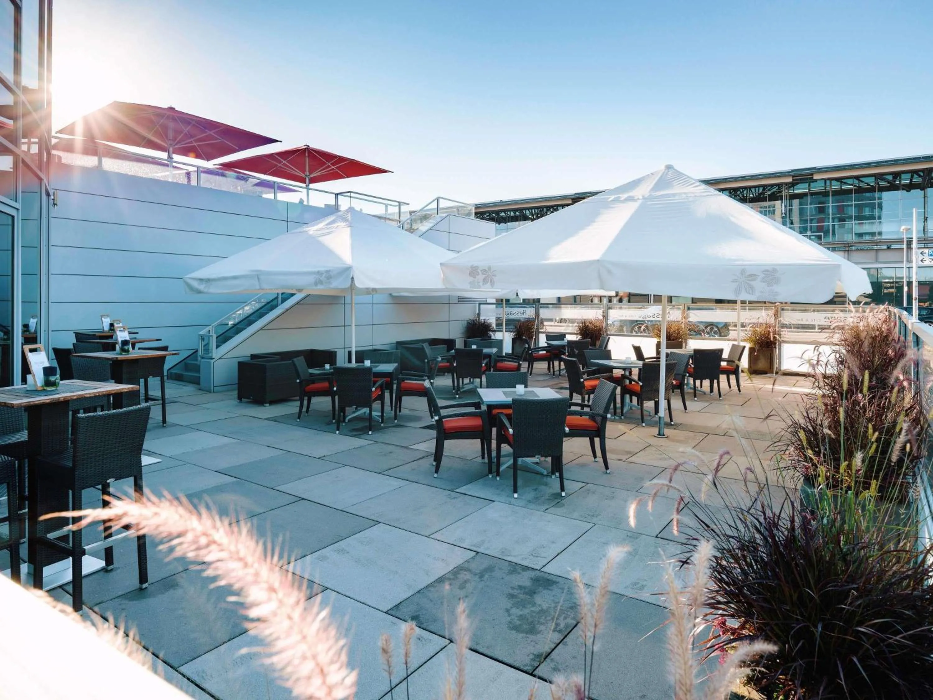 Lounge or bar in Mövenpick Hotel Stuttgart Airport