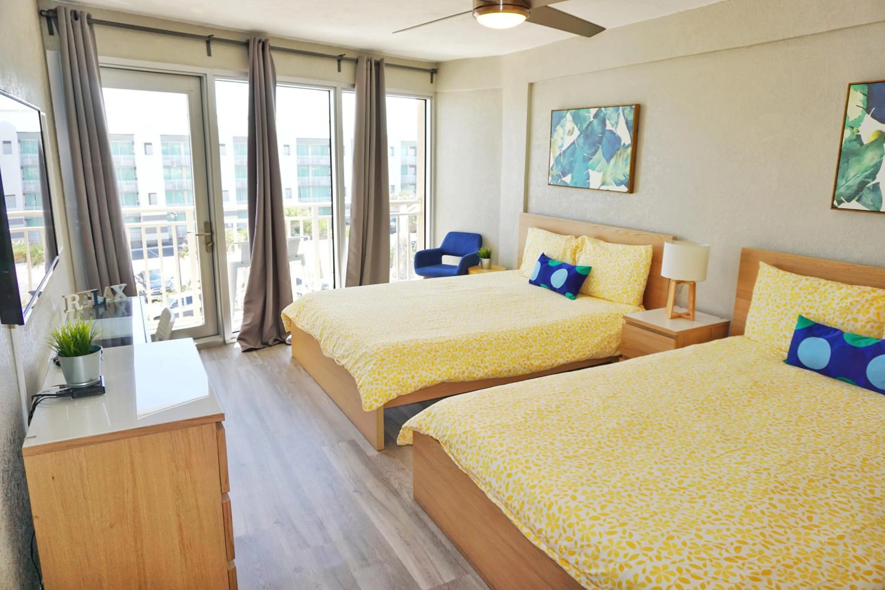 Bed in Daytona Inn Studios