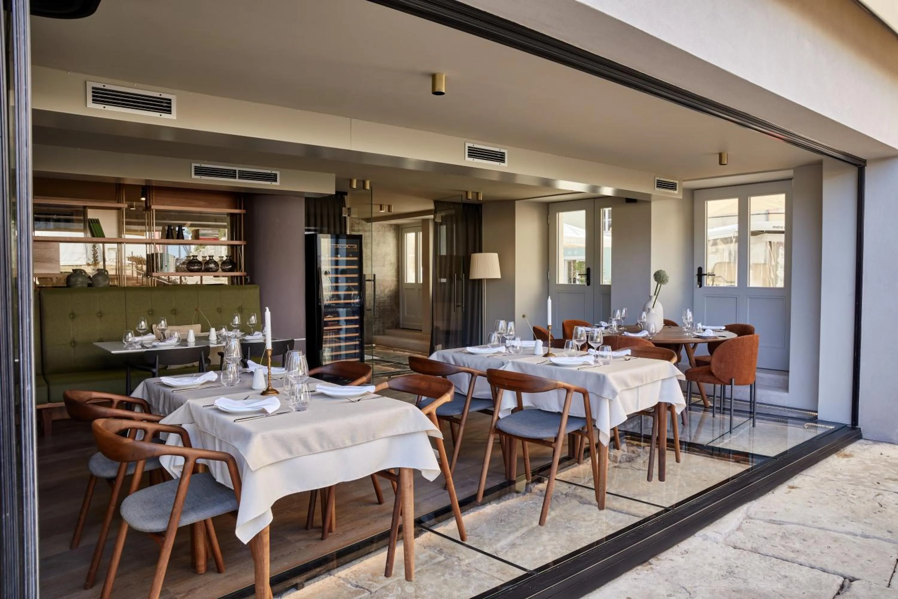 Restaurant/places to eat in Martis Forum Heritage Hotel & Residence