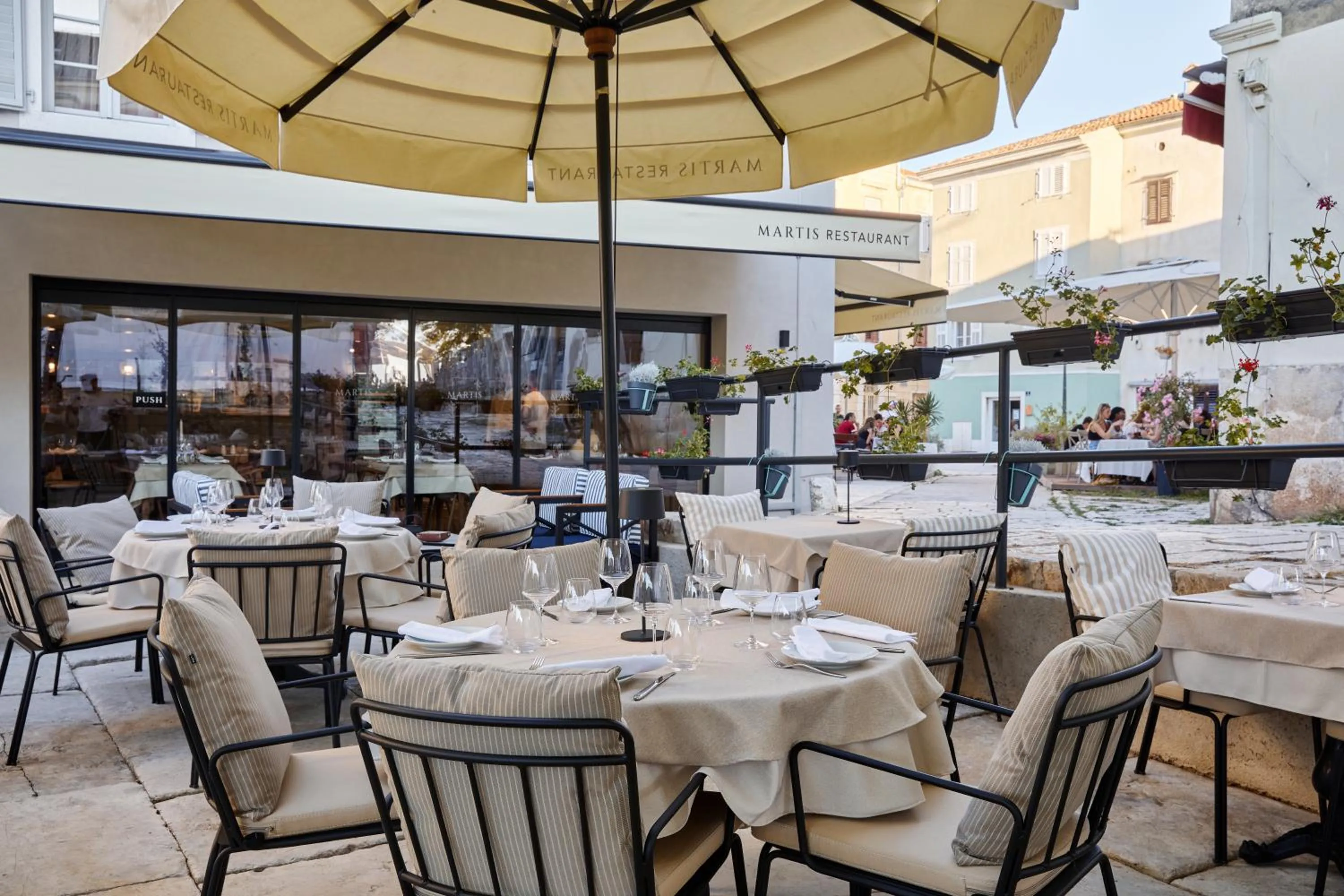 Restaurant/places to eat in Martis Forum Heritage Hotel & Residence