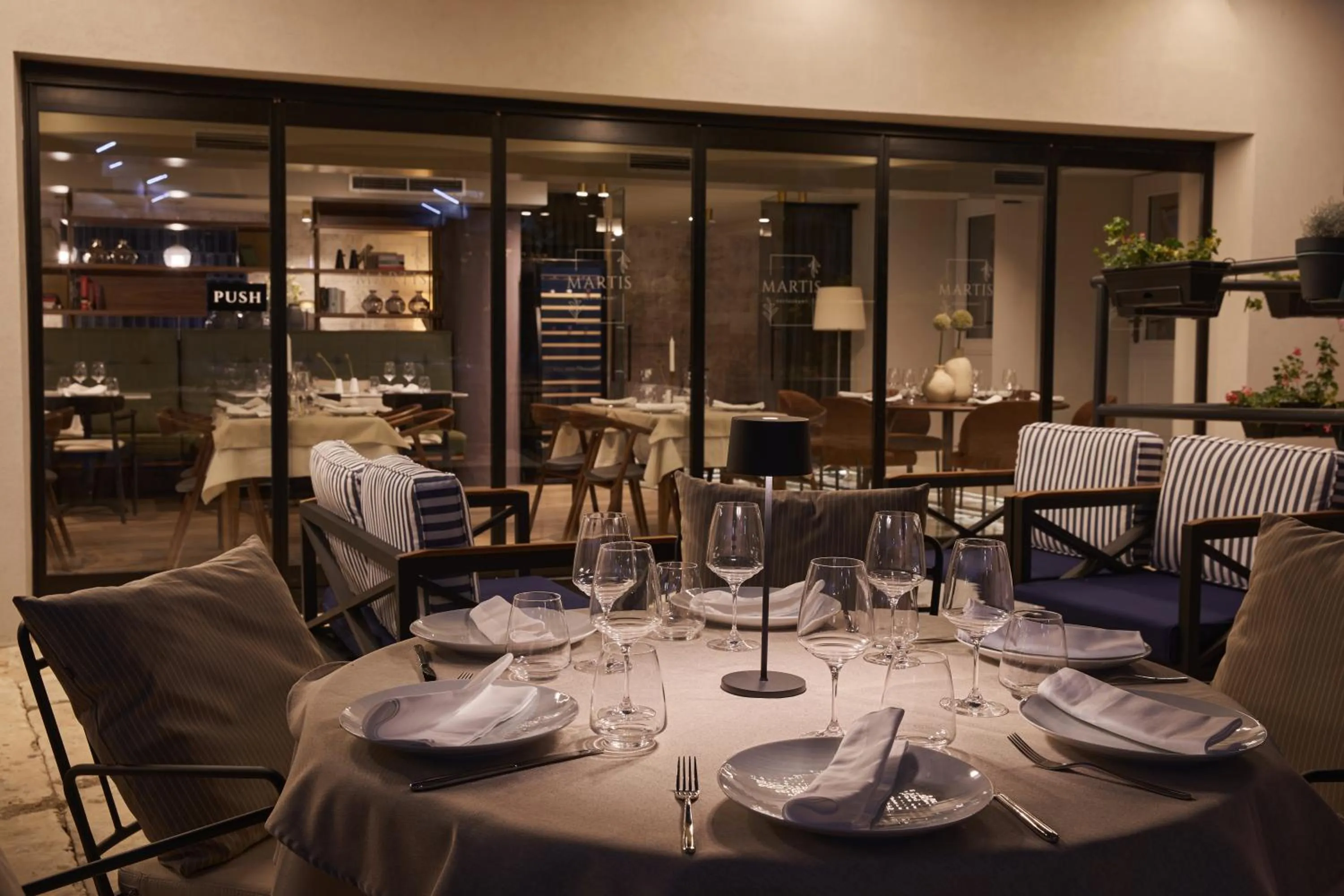 Restaurant/places to eat in Martis Forum Heritage Hotel & Residence