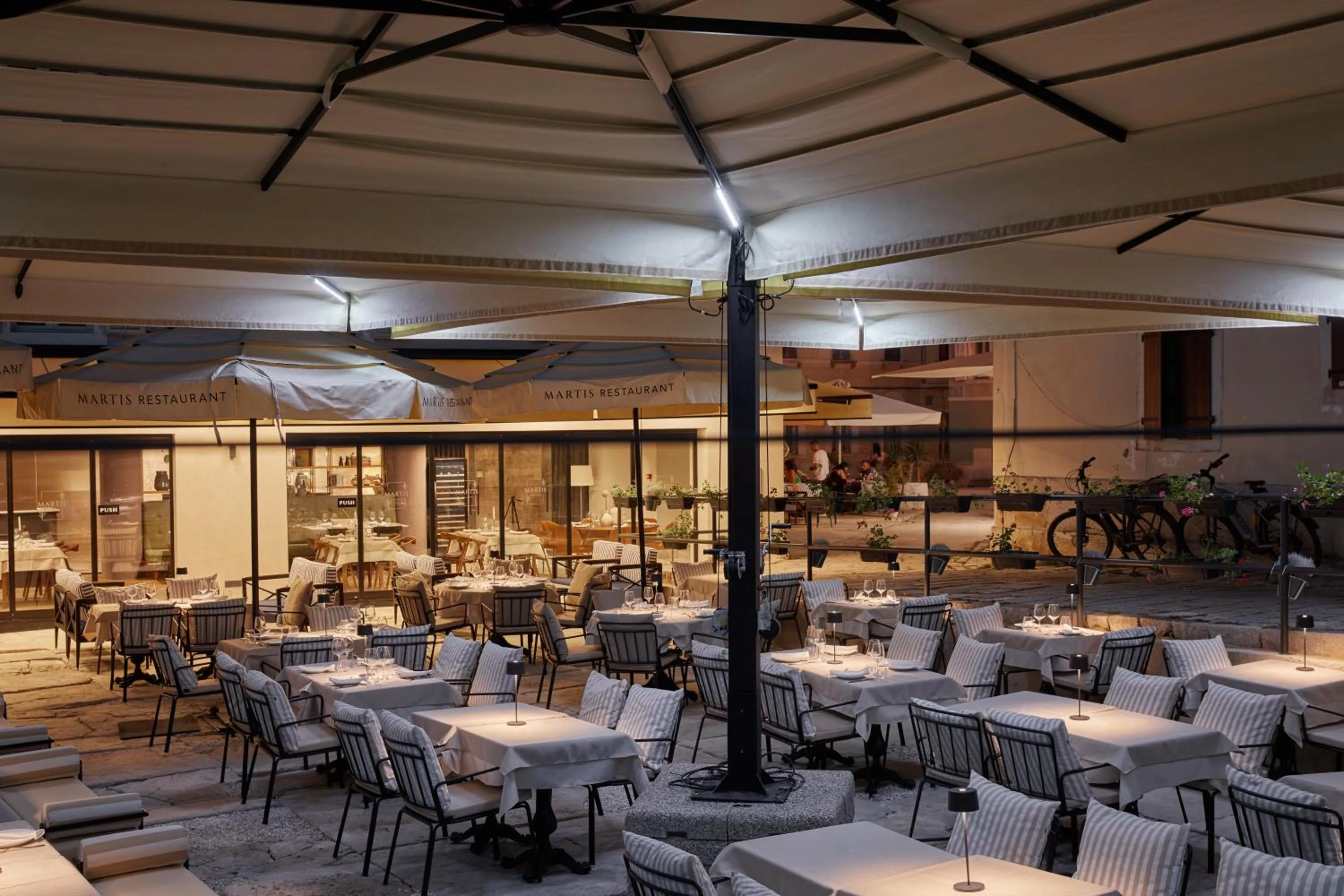 Restaurant/places to eat in Martis Forum Heritage Hotel & Residence