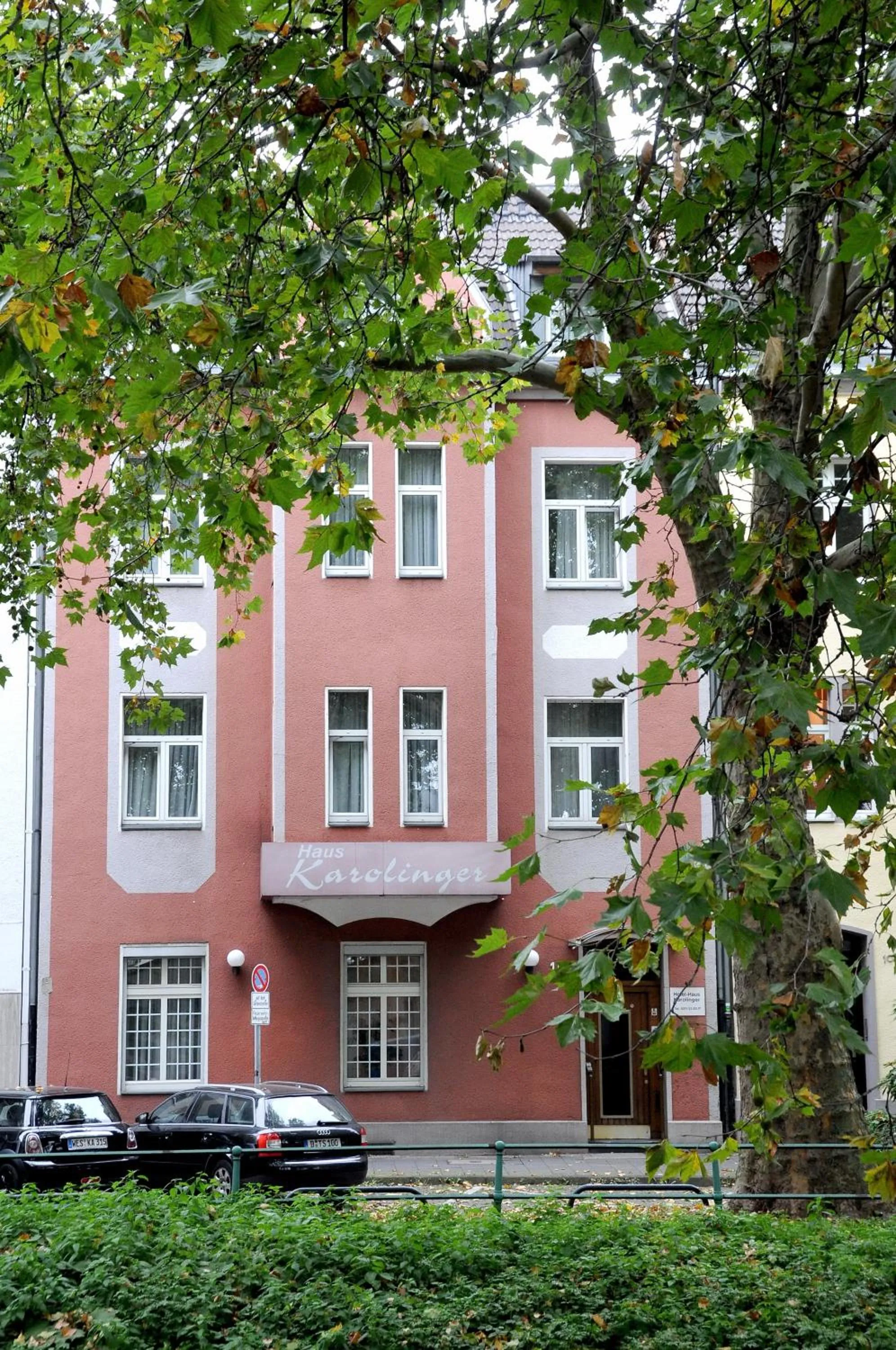 Facade/entrance in Hotel Karolinger - Self Check-In