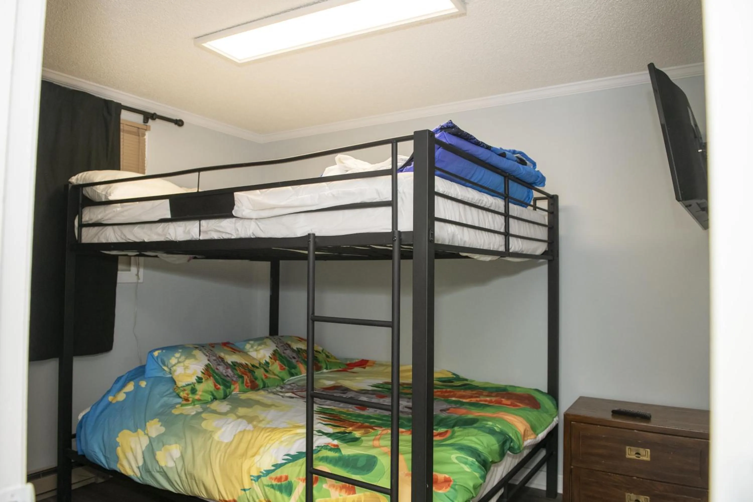 Property building, Bed in Stroll to Slopes, Village Area, Ski in-out MtLodge 343