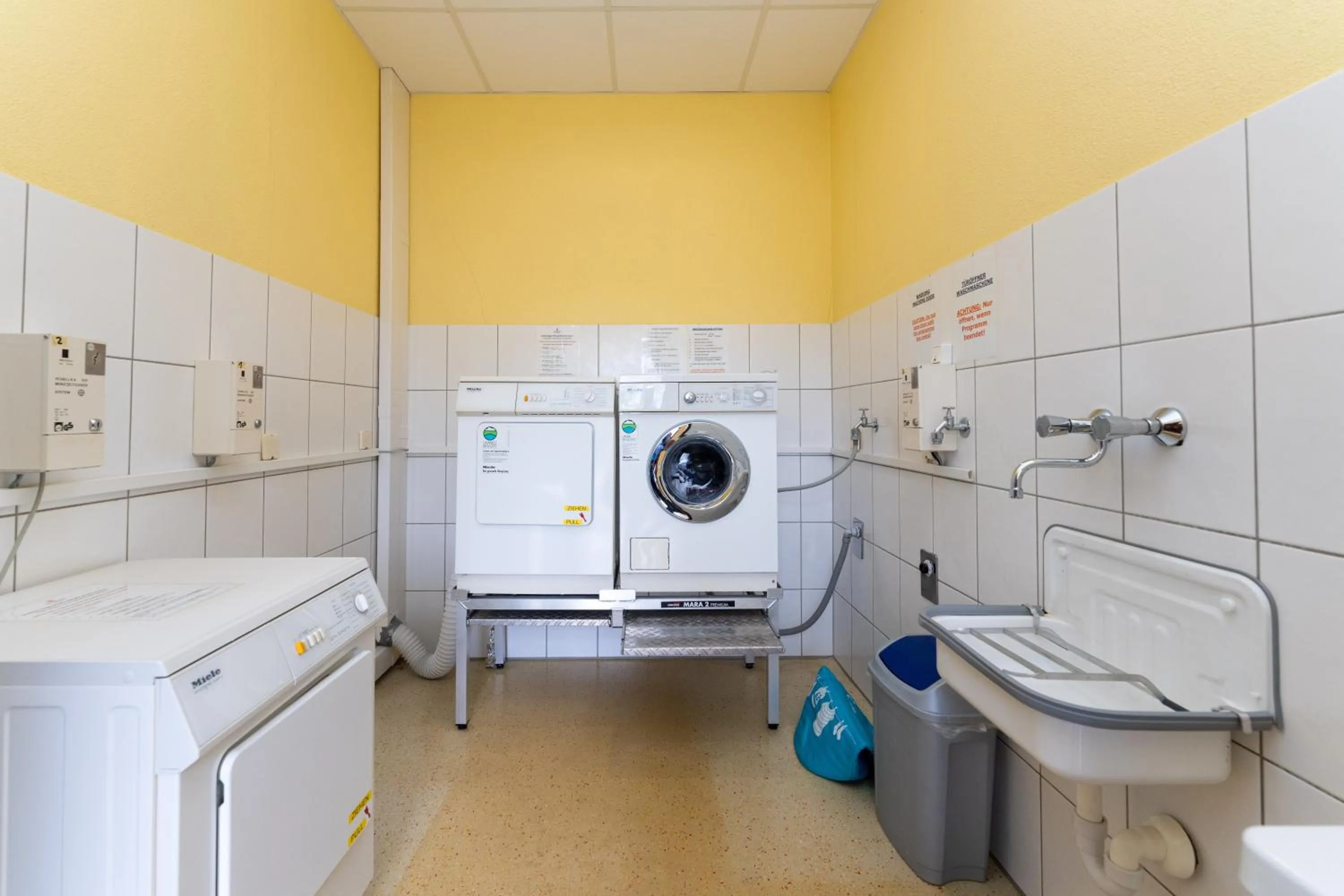 washing machine in BurgStadt-Hotel