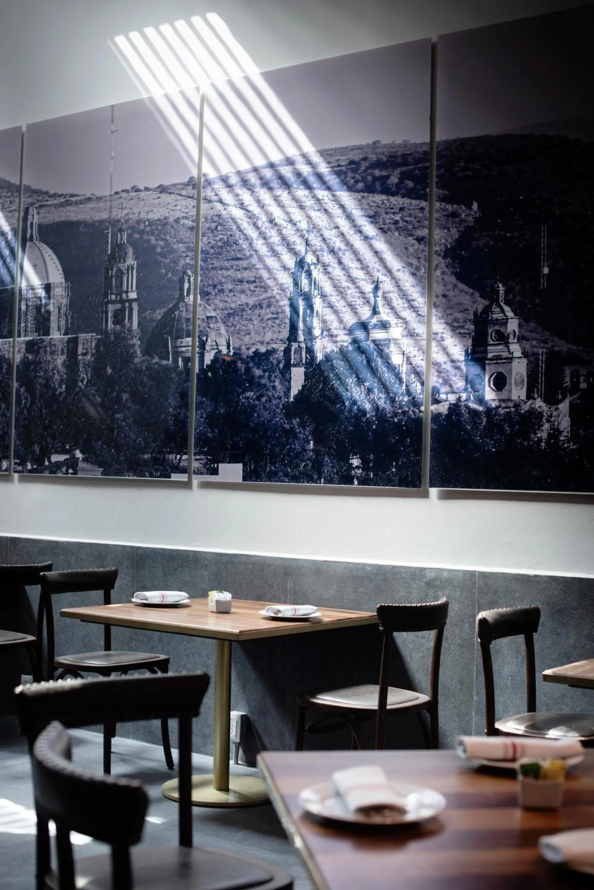 Restaurant/places to eat in Hotel Madi