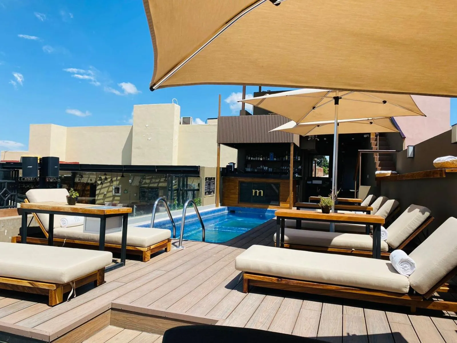 Swimming pool in Hotel Madi