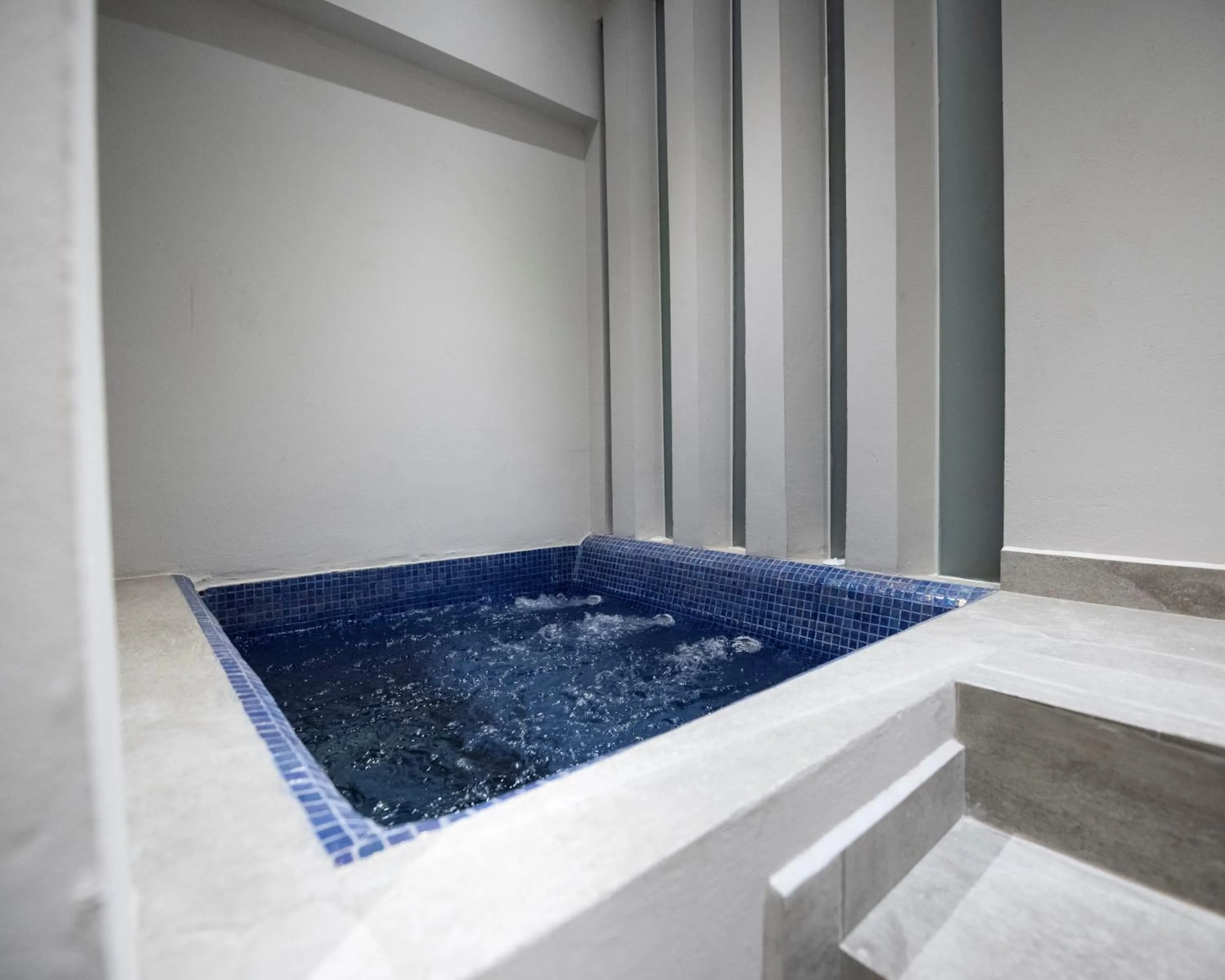 Hot Tub in Hotel Madi