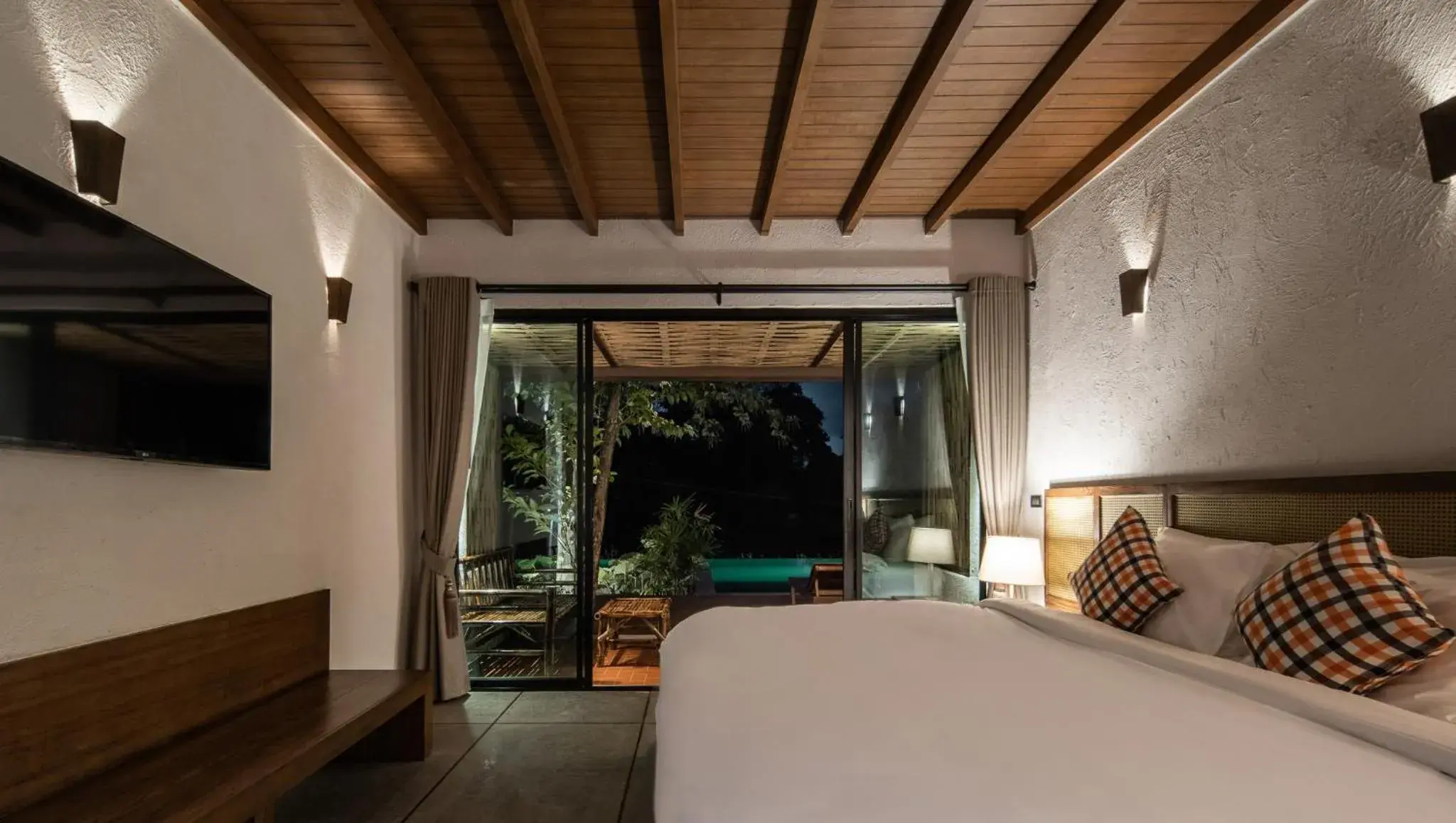 Deluxe Double or Twin Room with Pool View in Phapok Eco Resort Deluxe Double or Twin Room with Pool View in Phapok Eco Resort