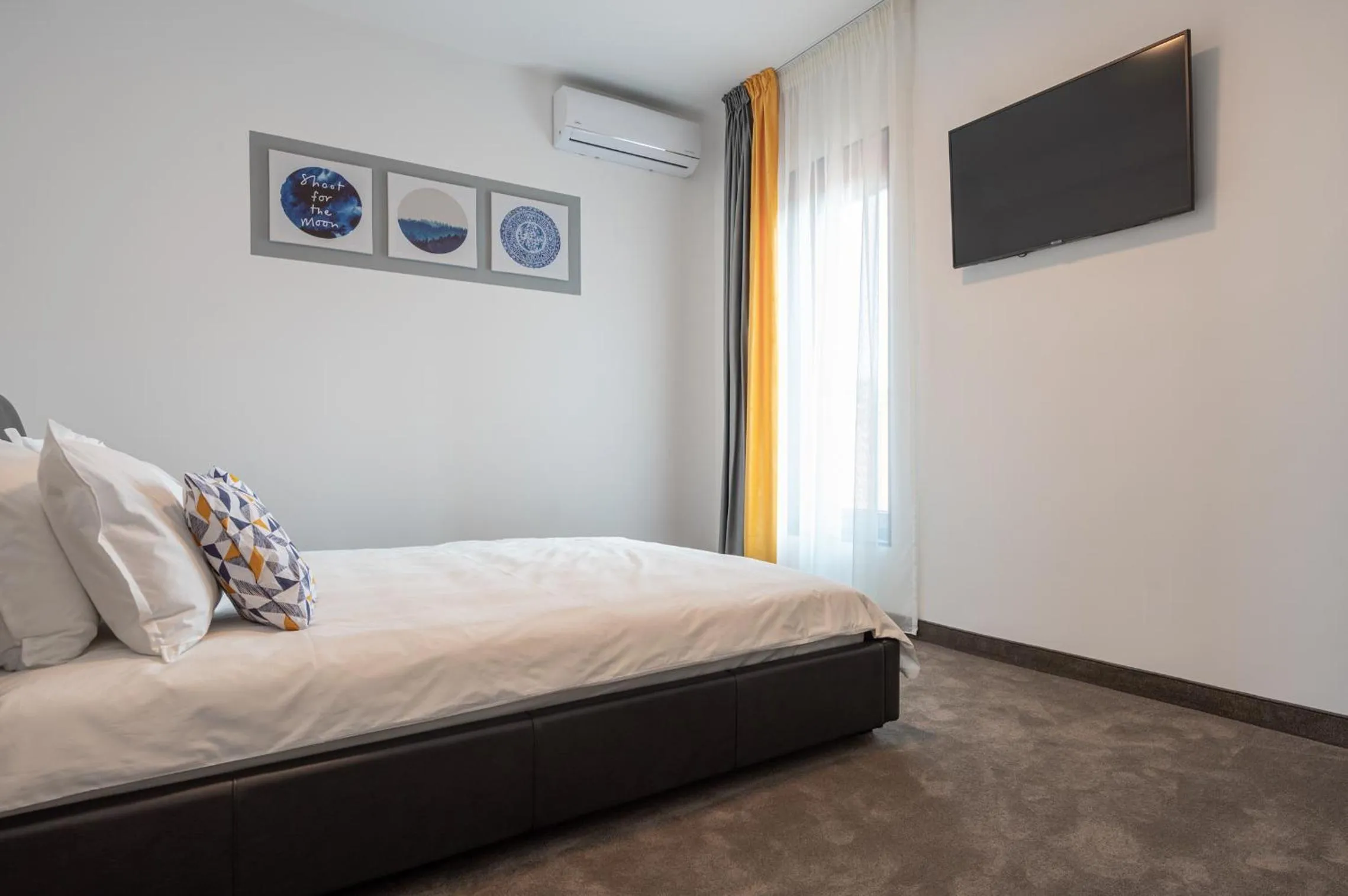 Bedroom, Bed in Calvin