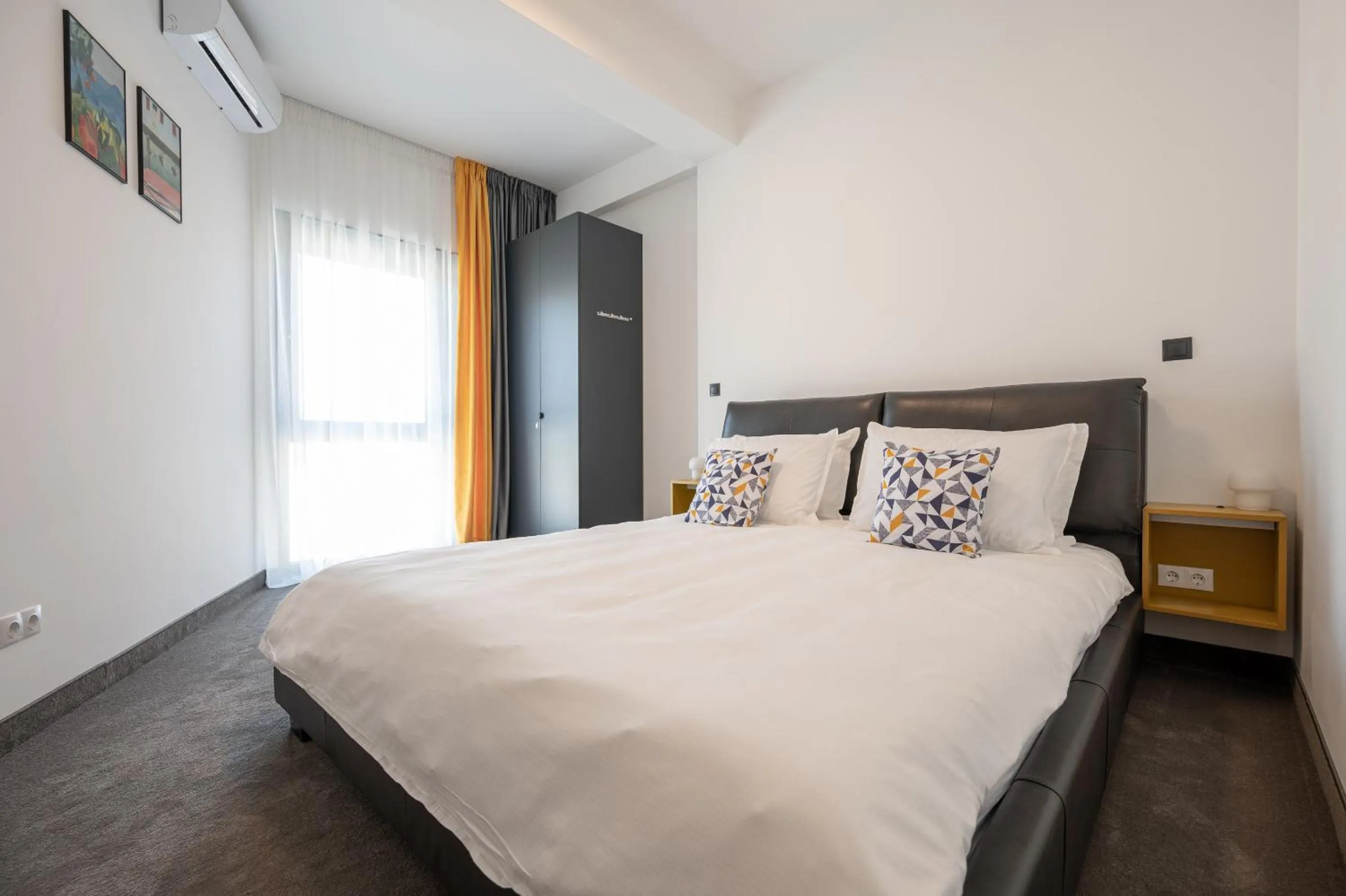 Bedroom, Bed in Calvin