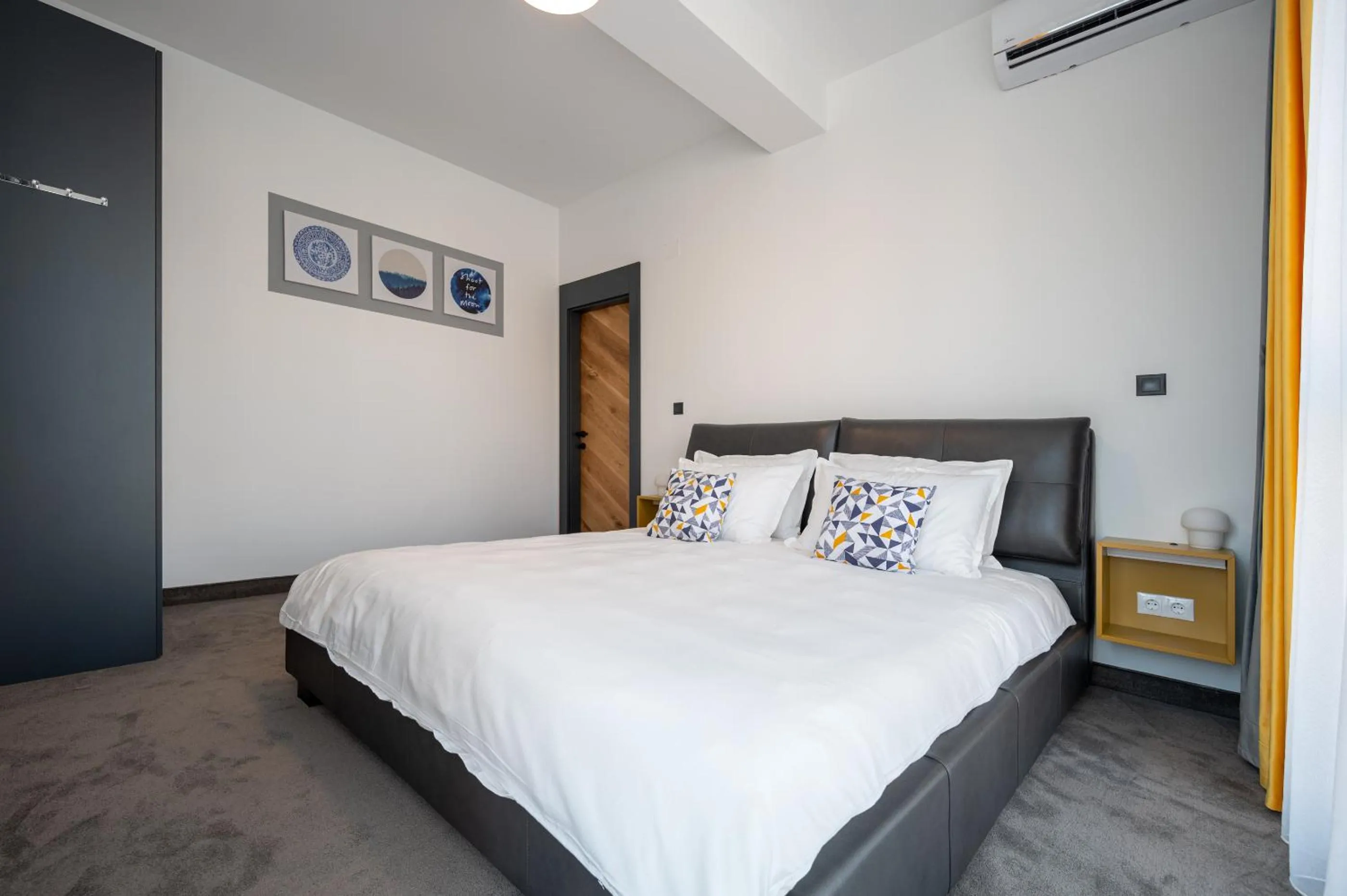 Bedroom, Bed in Calvin