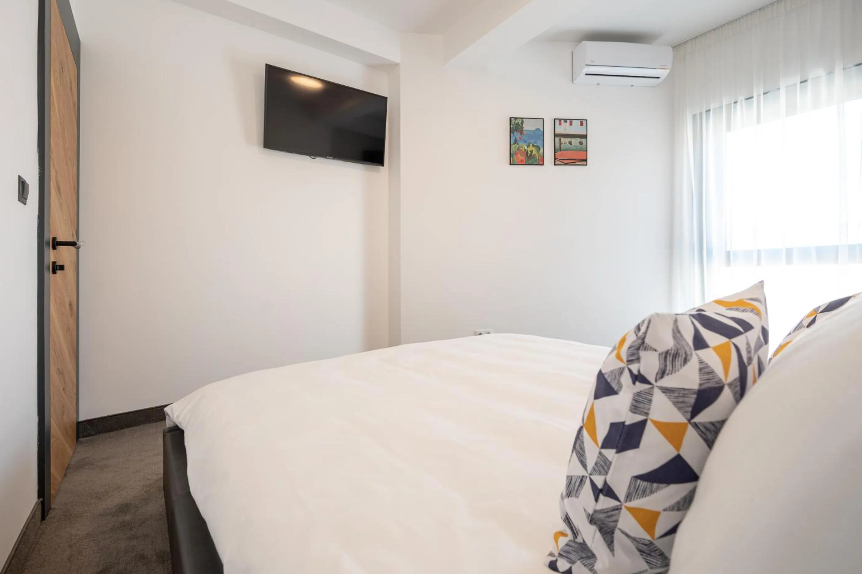 Bedroom, Bed in Calvin