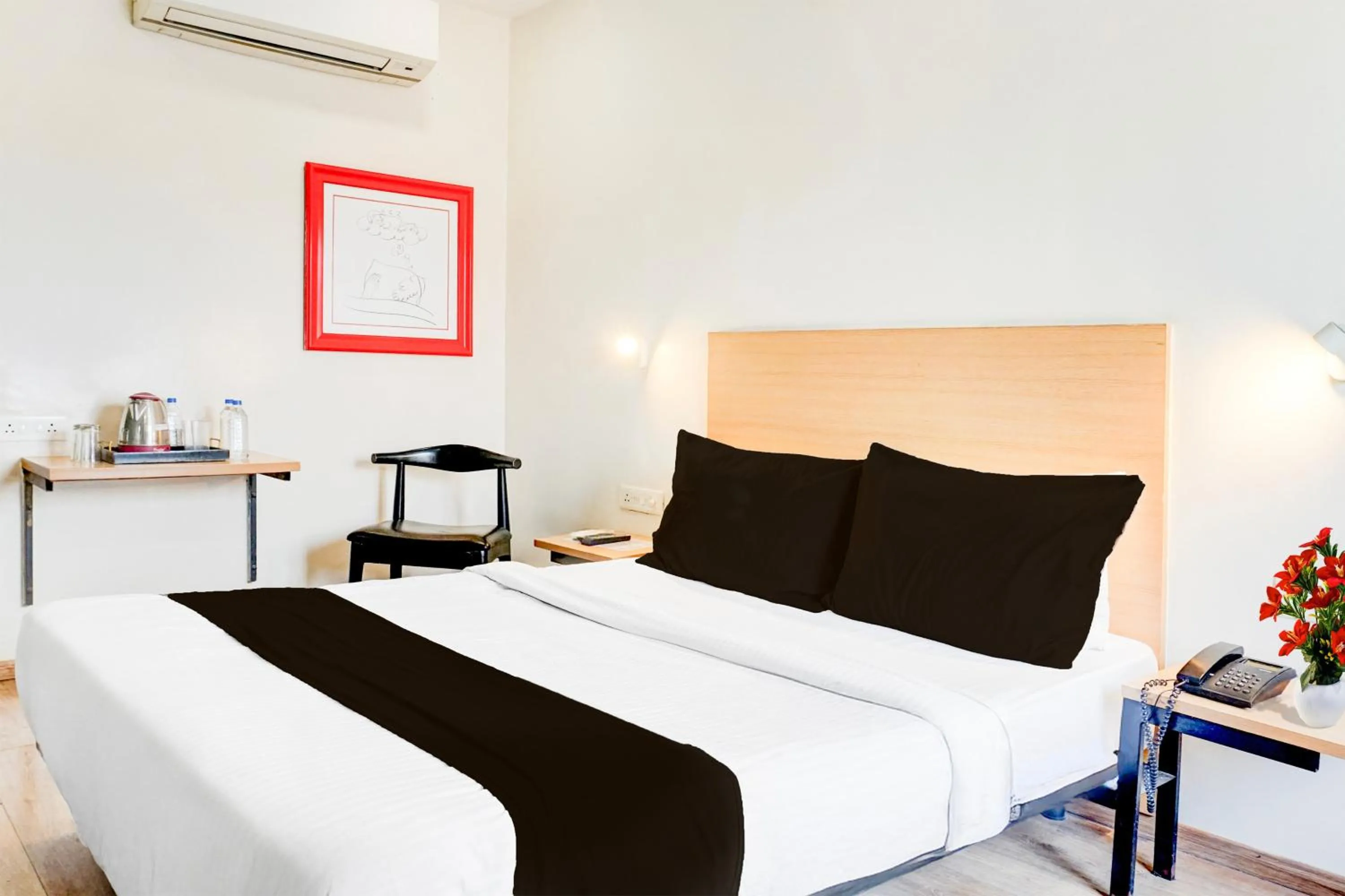 Bedroom, Bed in Super Townhouse MG Road Pune