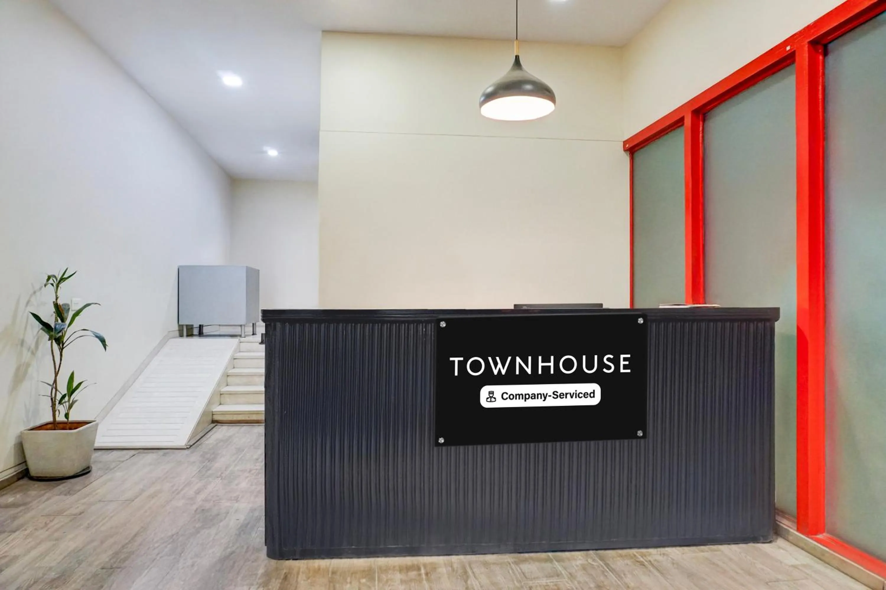 Lobby or reception in Super Townhouse MG Road Pune