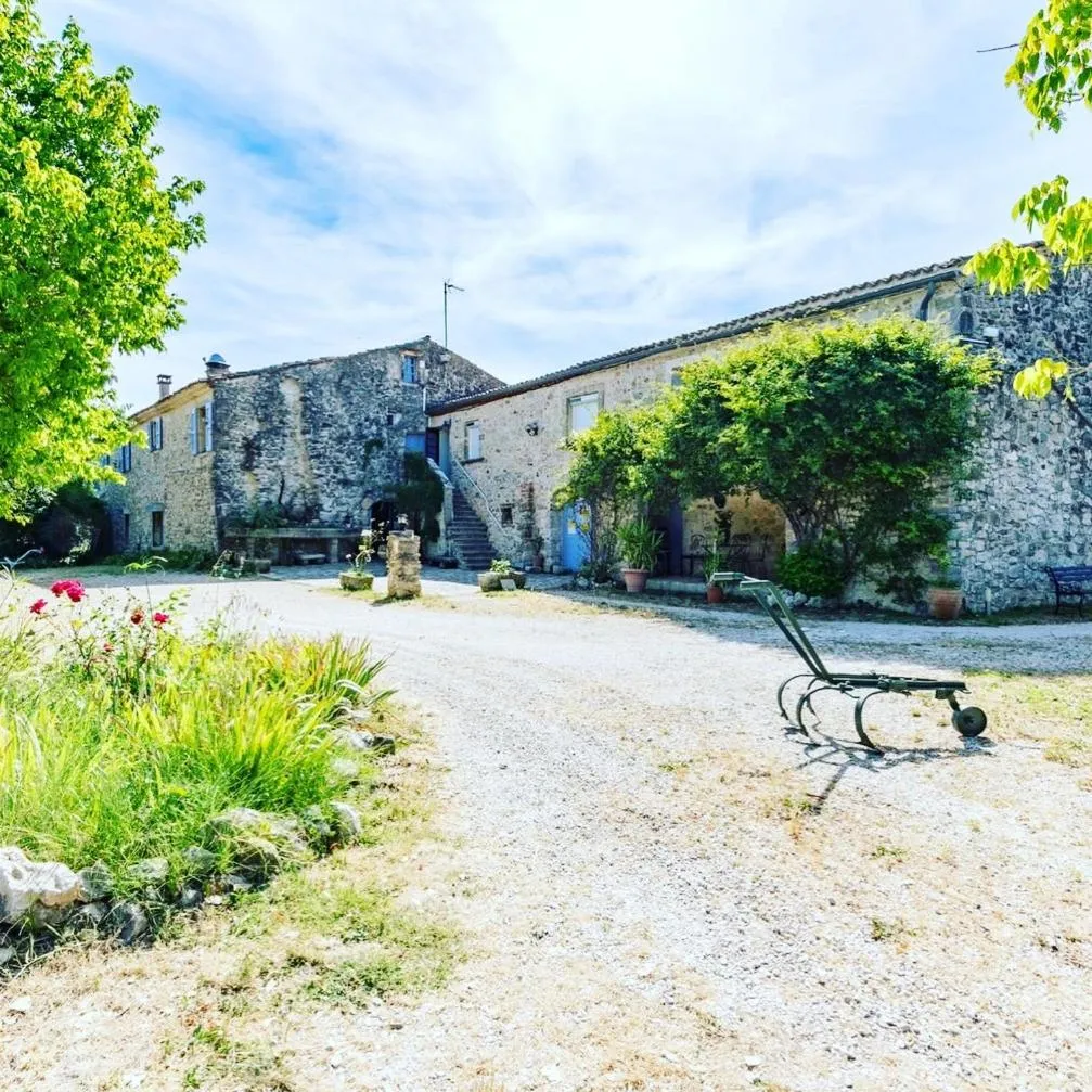 Property building in Auberge de Saugras