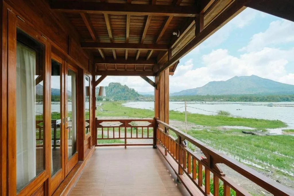 Balcony/Terrace in Villa Kedisan Lakeview