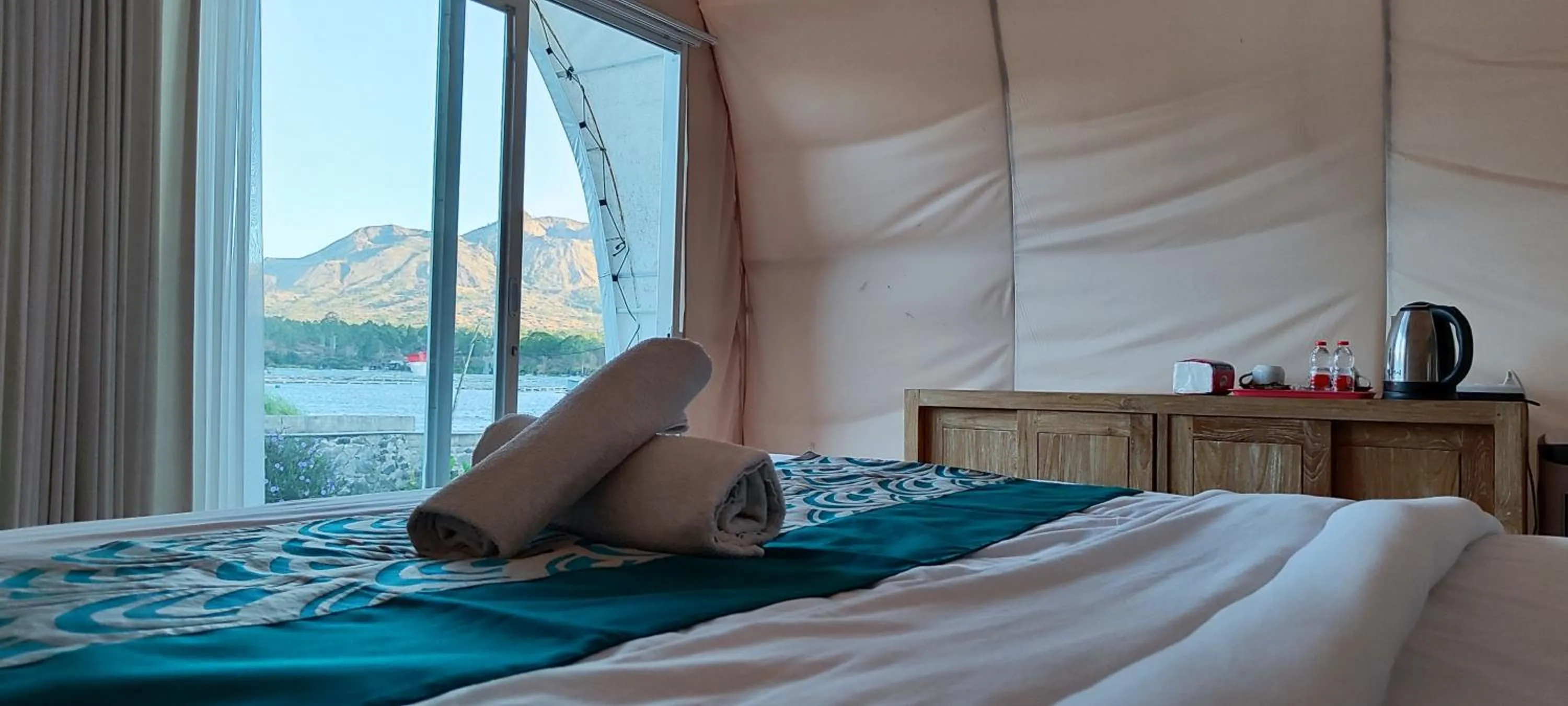 Bed in Villa Kedisan Lakeview