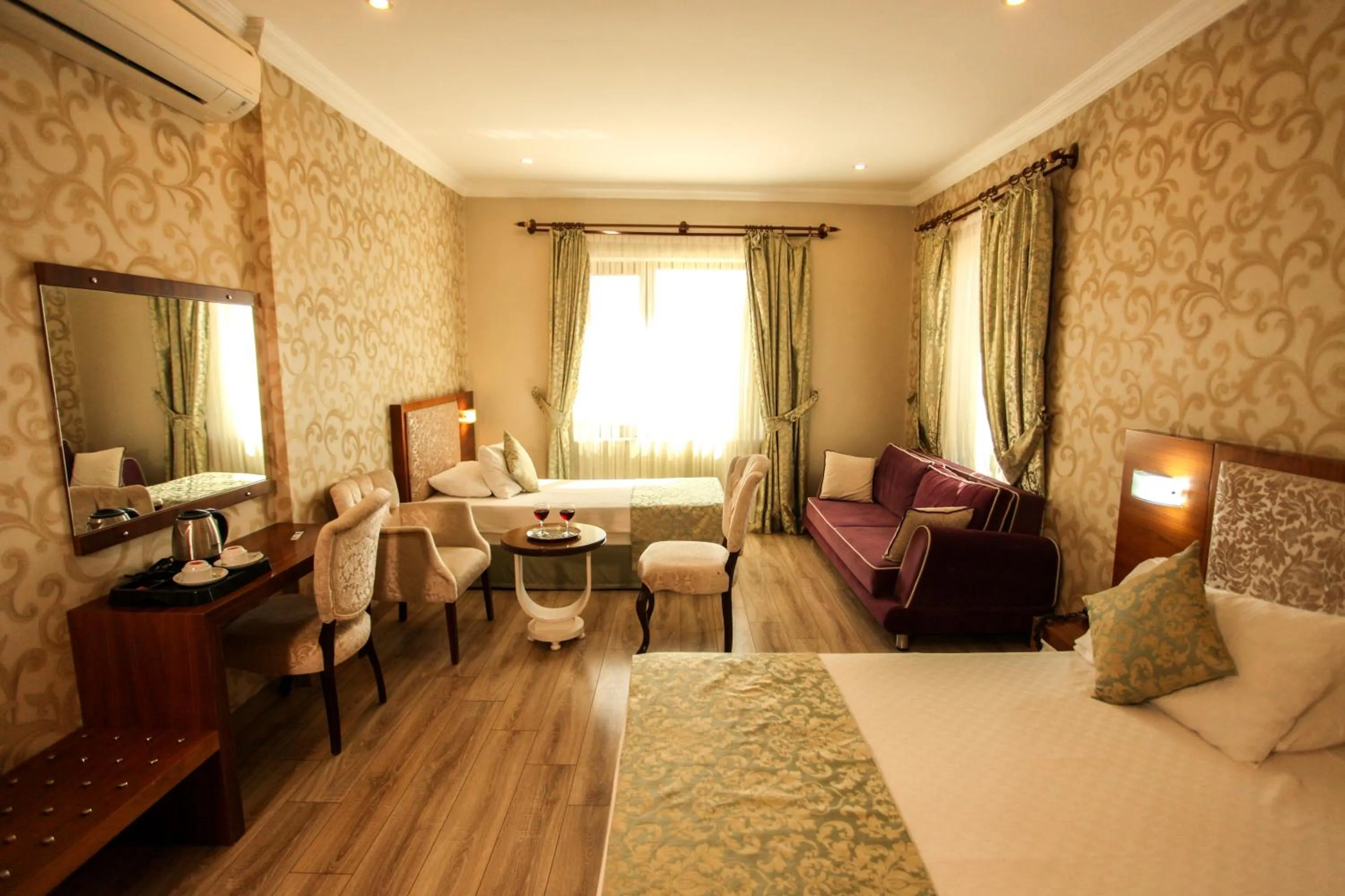 Photo of the whole room, Bed in Tuğhan Hotel
