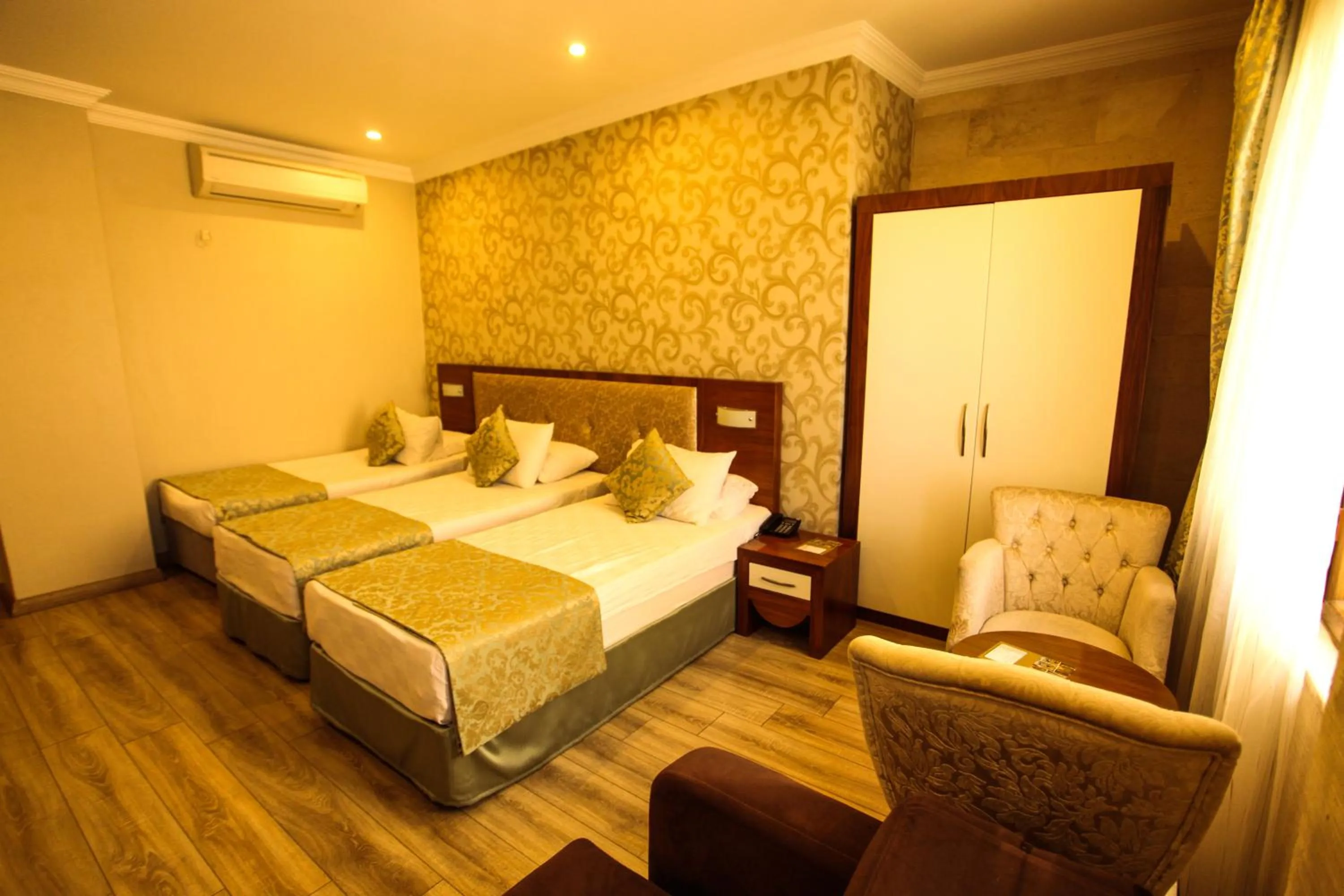 Photo of the whole room, Bed in Tuğhan Hotel