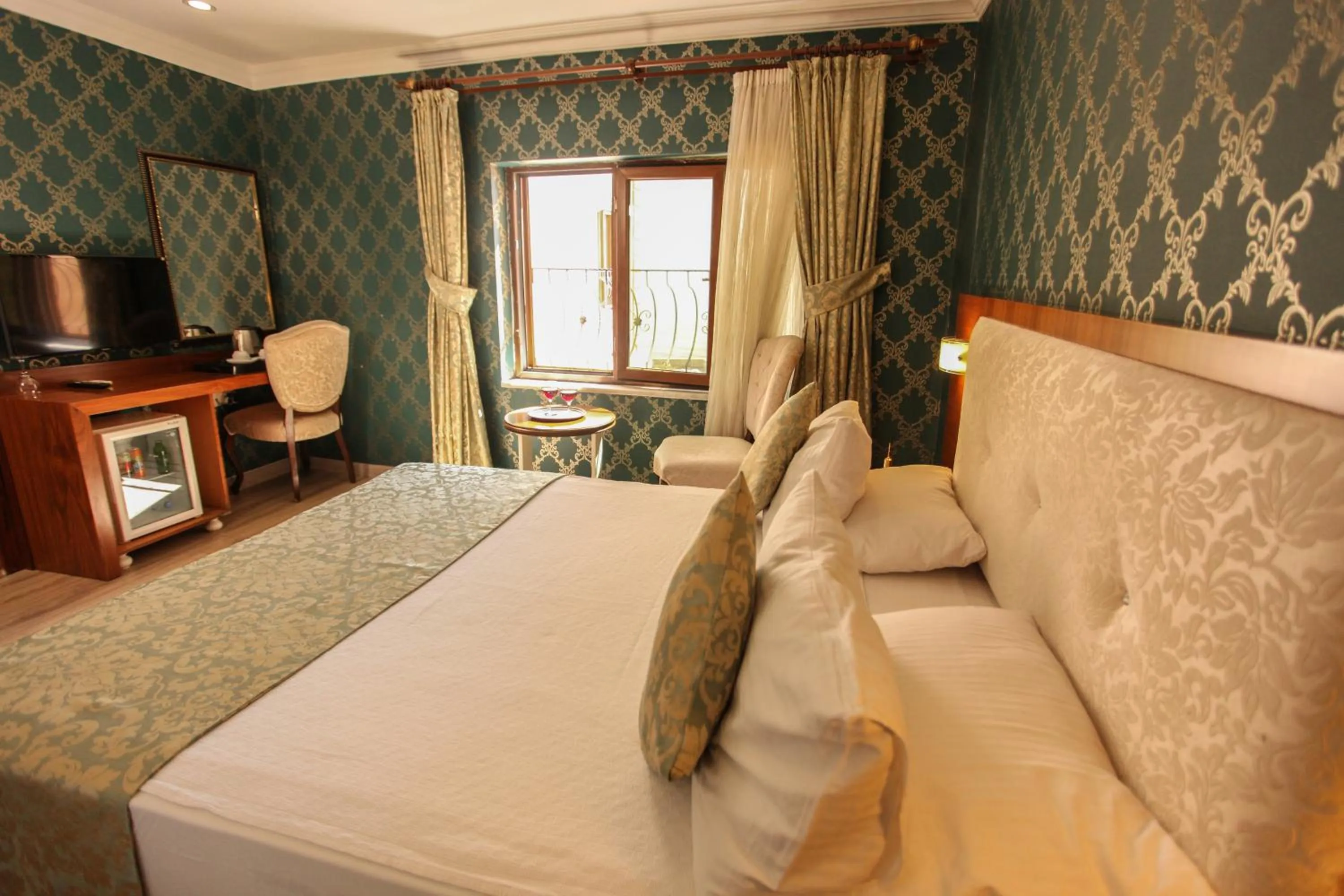 Bedroom, Bed in Tuğhan Hotel