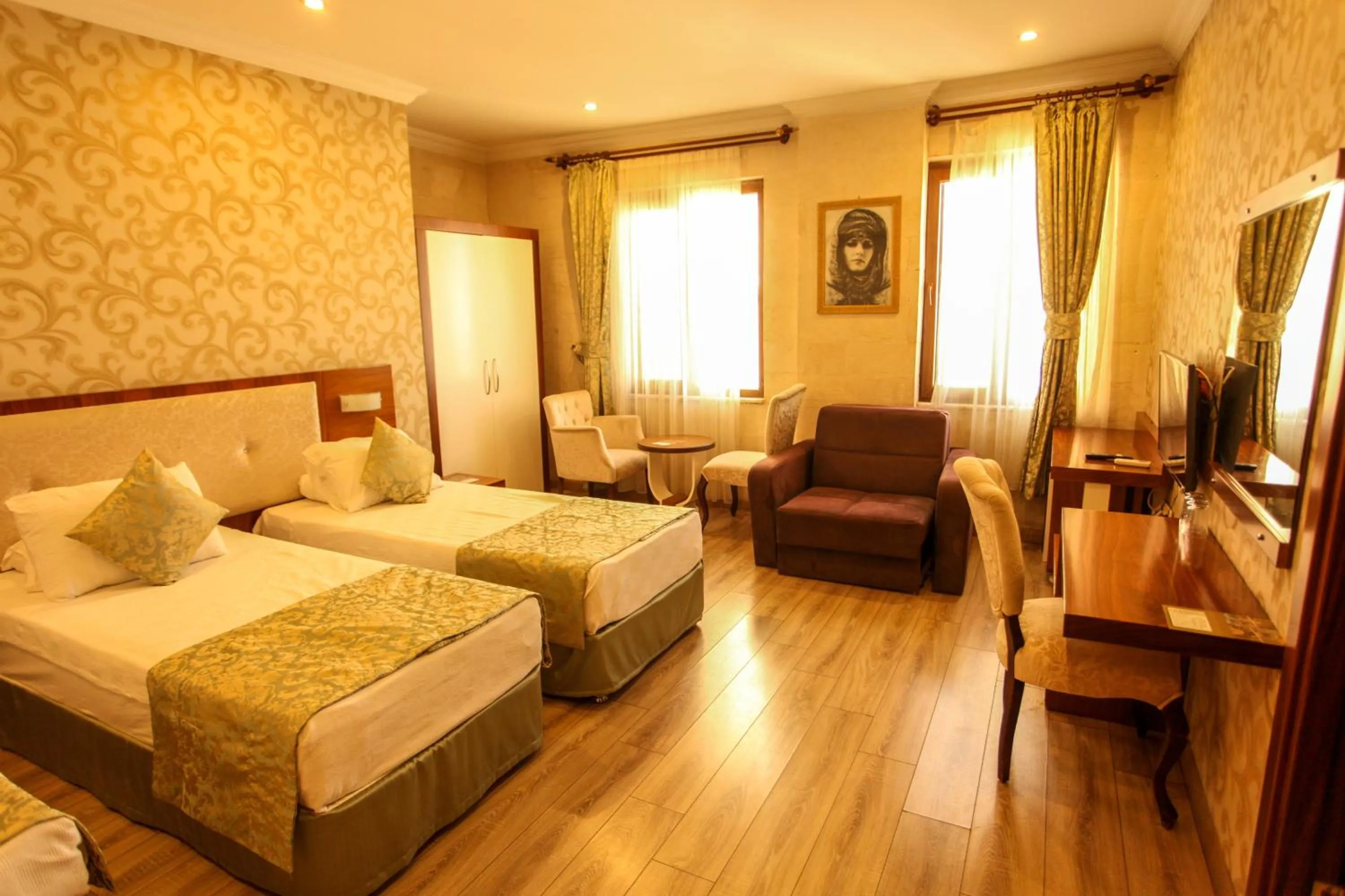 Photo of the whole room, Bed in Tuğhan Hotel