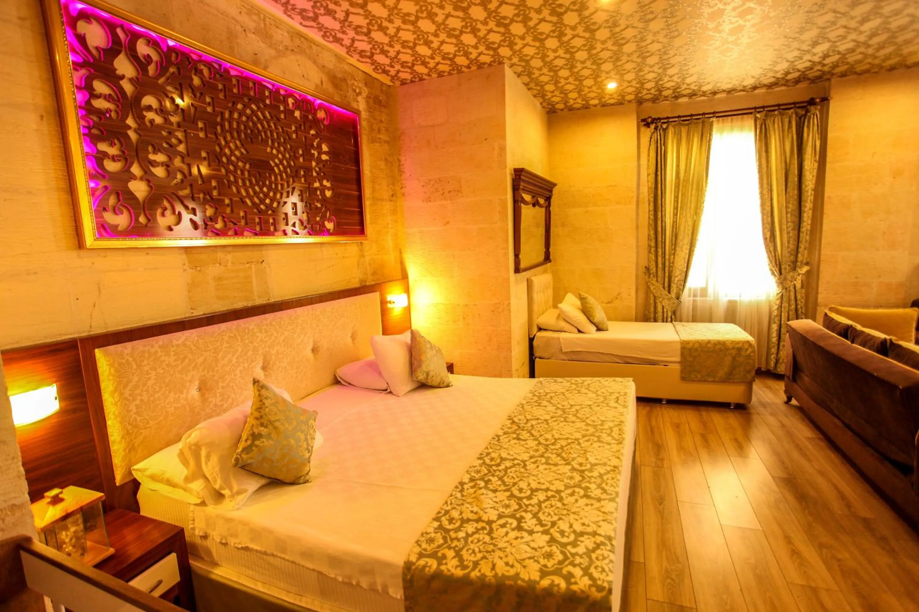Photo of the whole room, Bed in Tuğhan Hotel