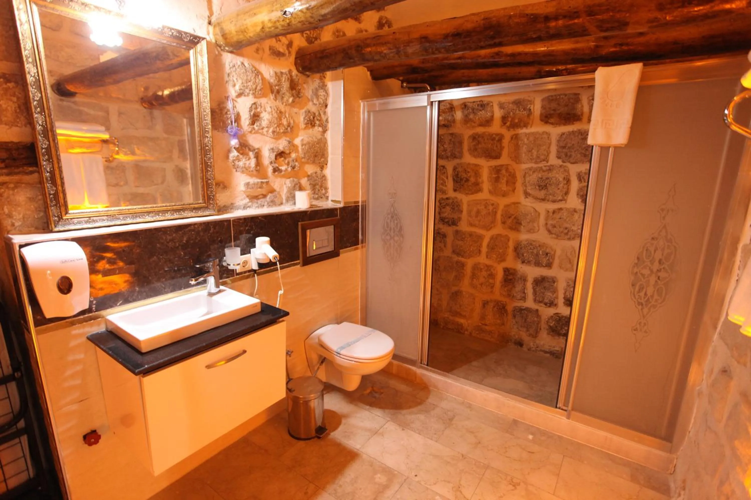 Shower in Tuğhan Hotel