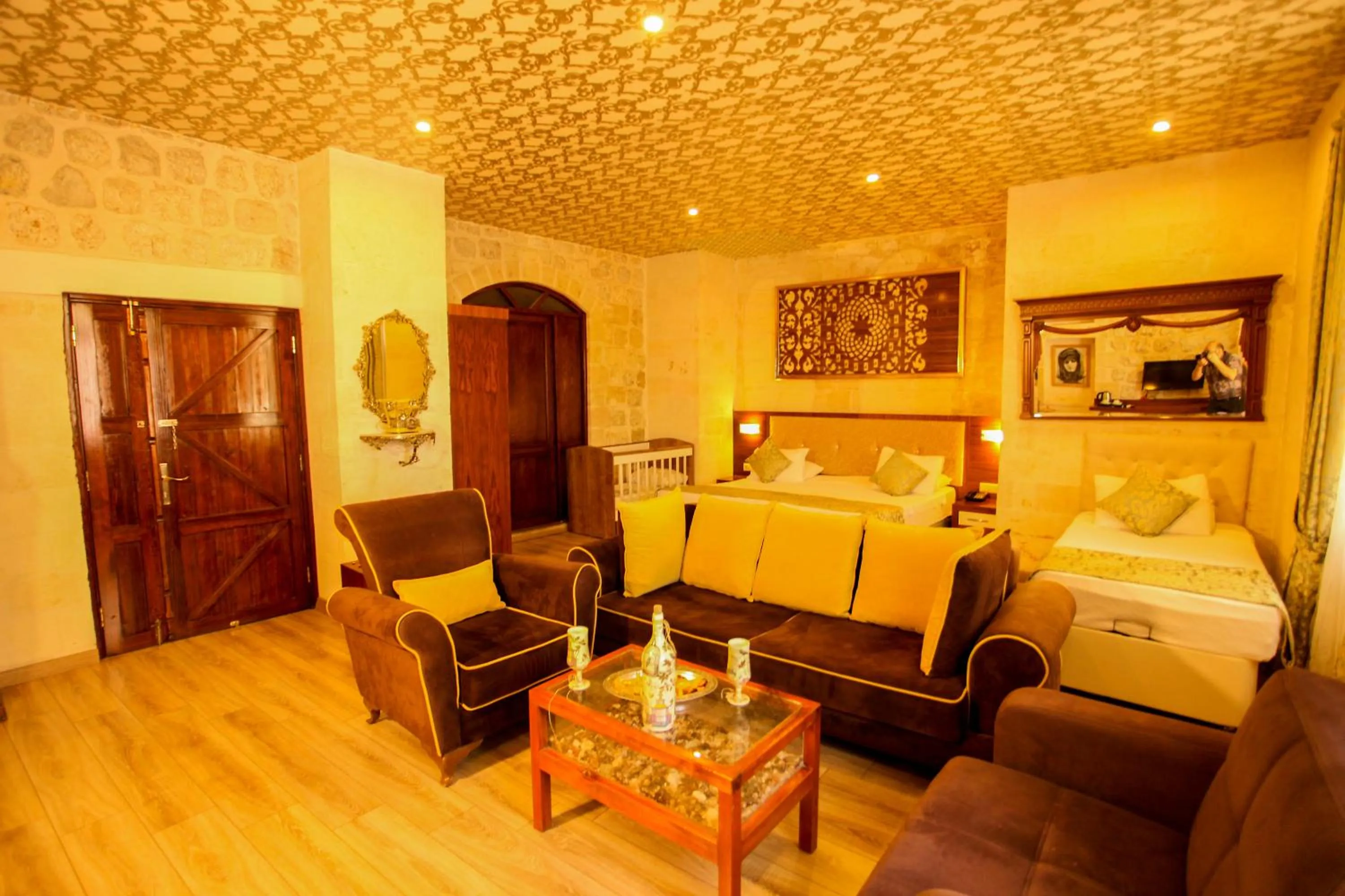 Photo of the whole room, Bed in Tuğhan Hotel