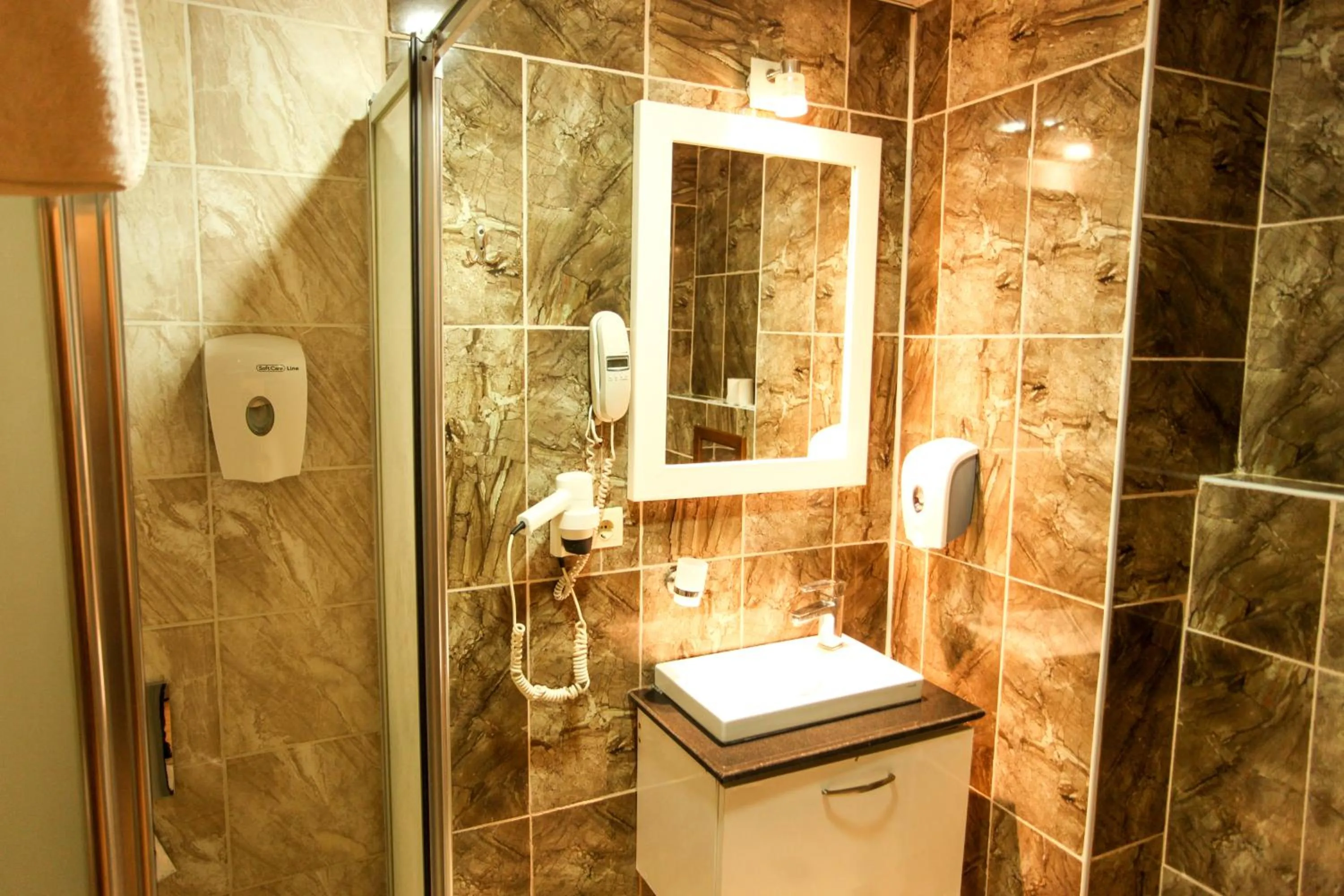 Bathroom in Tuğhan Hotel