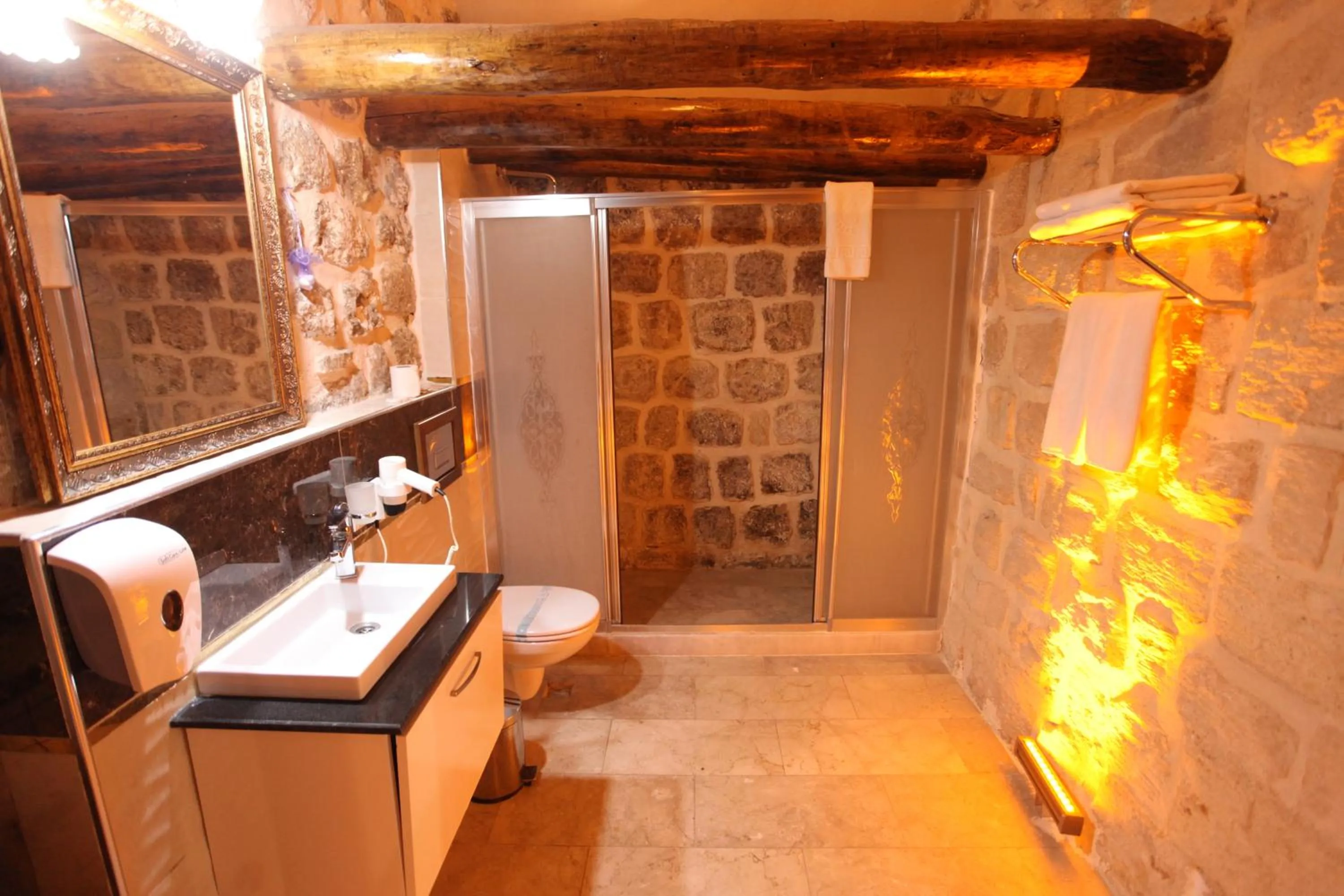 Bathroom in Tuğhan Hotel