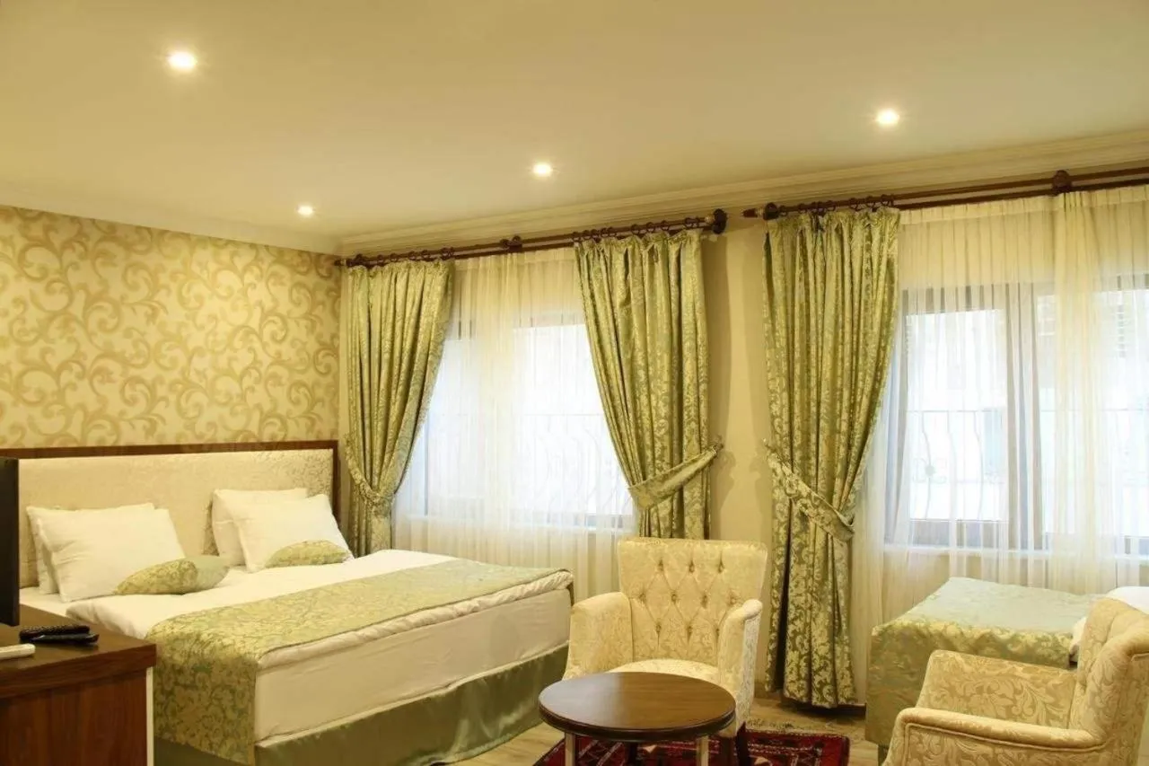 Photo of the whole room, Bed in Tuğhan Hotel