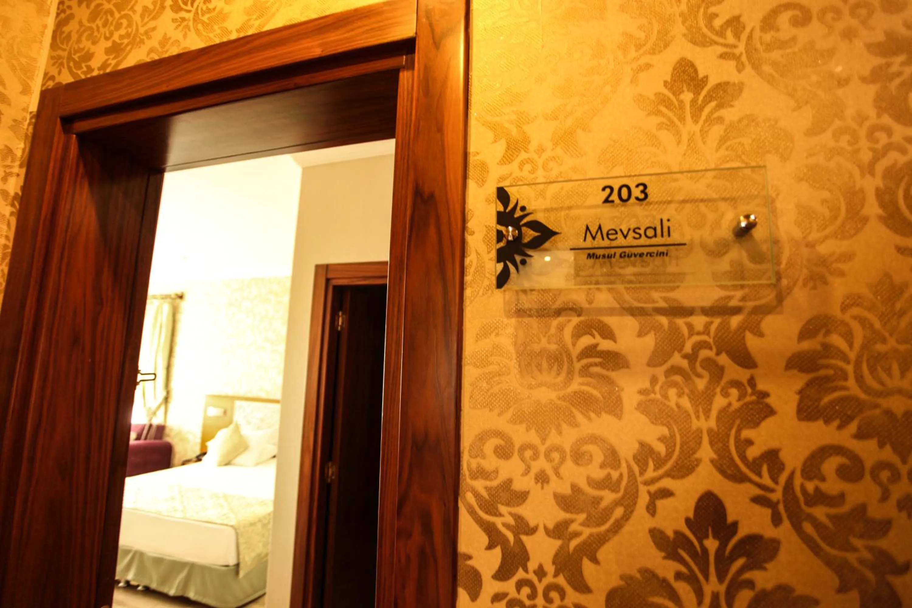 Photo of the whole room, Bed in Tuğhan Hotel
