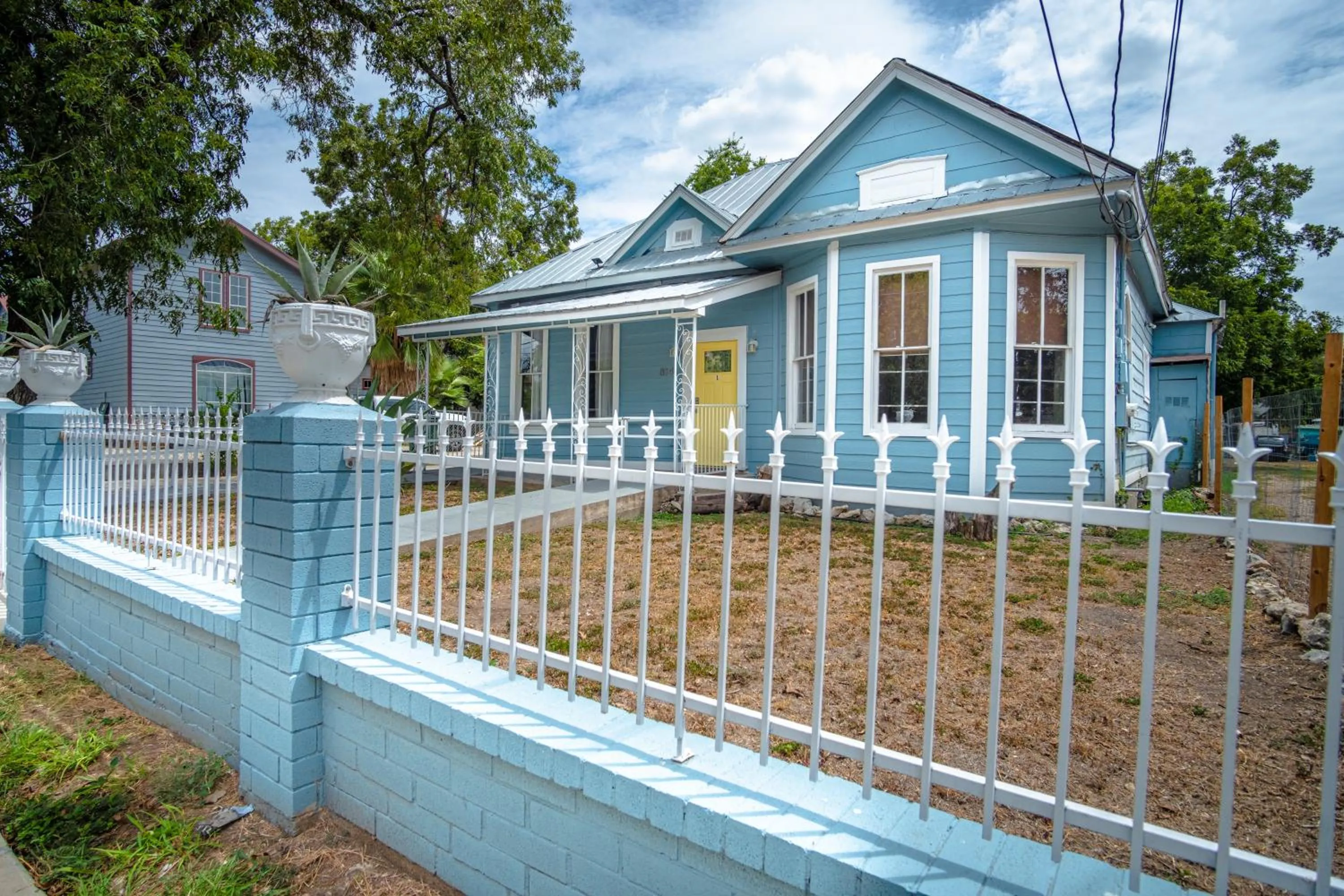 Property building in Remodeled Historic 2BR 1BA House Near Downtown