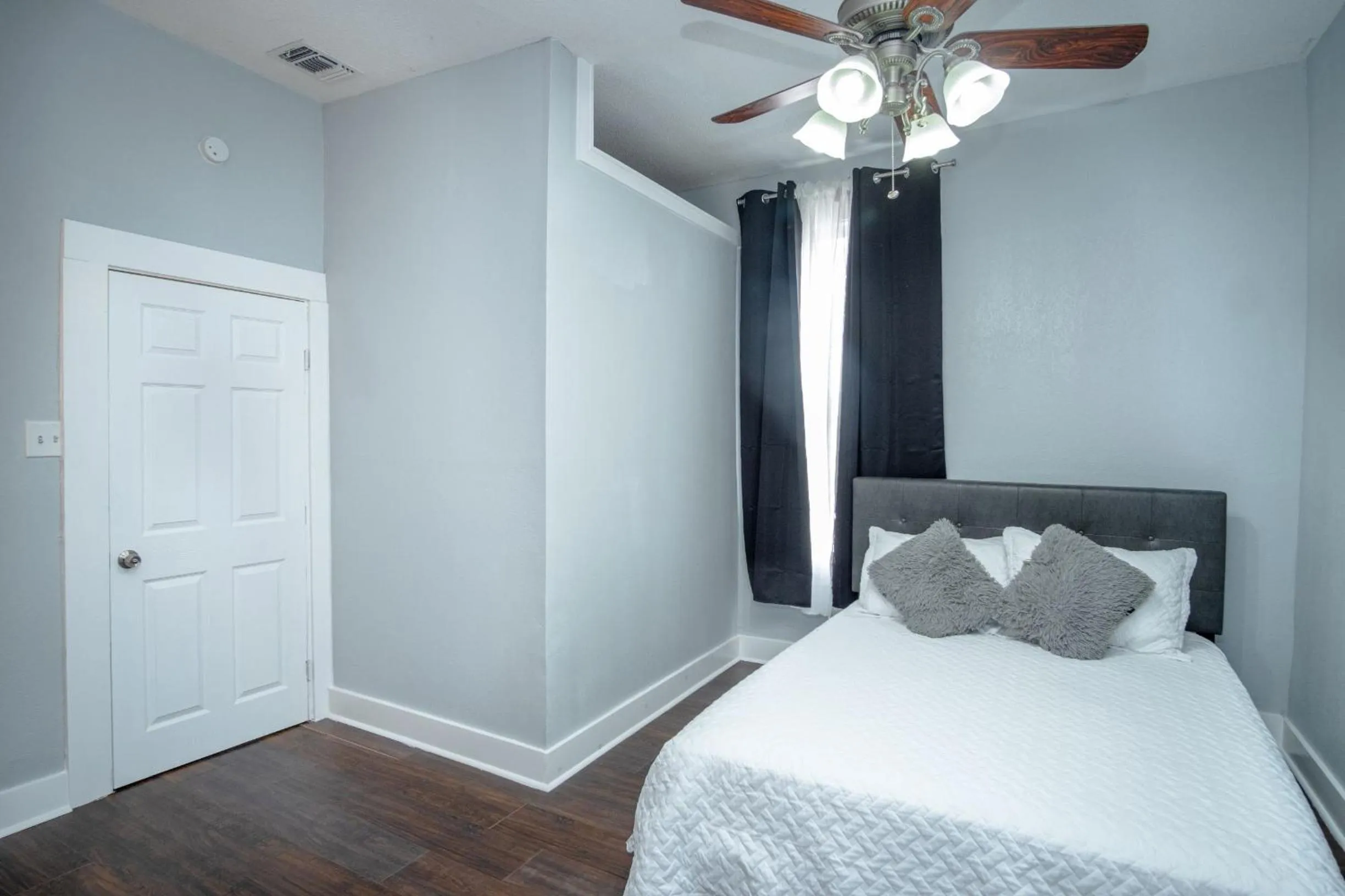 Bed in Remodeled Historic 2BR 1BA House Near Downtown