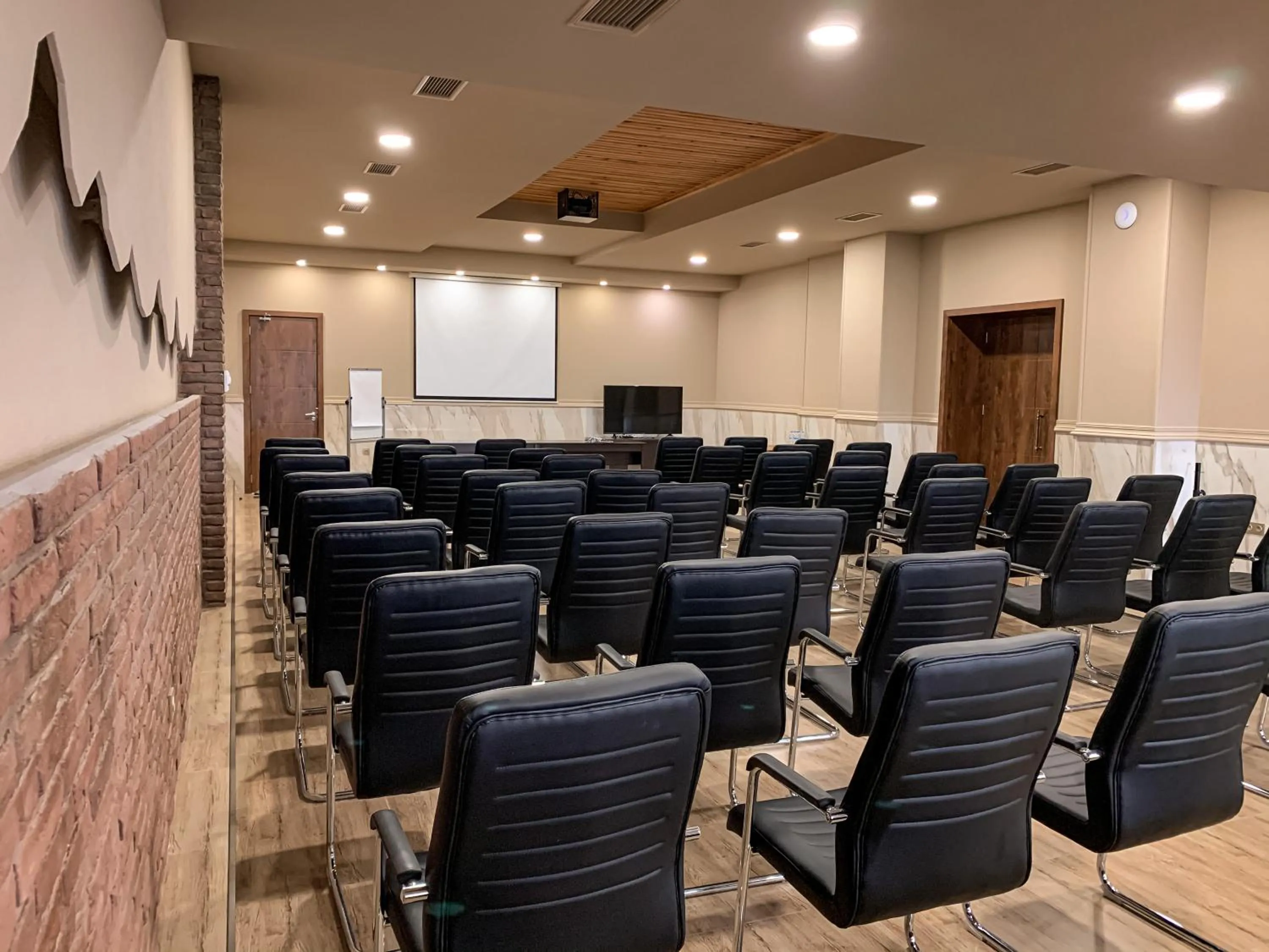 Business facilities in Zuzumbo Resort & Spa